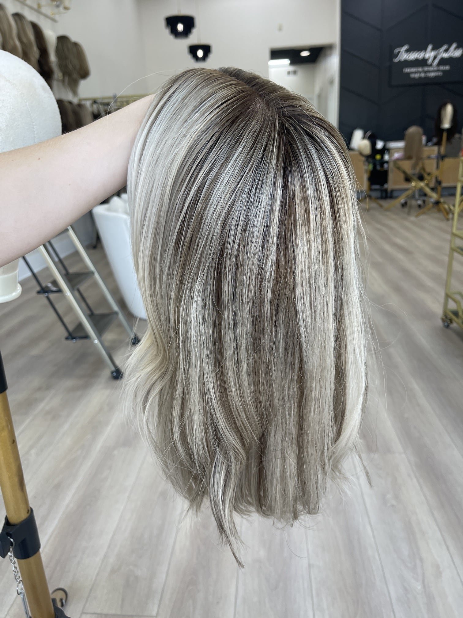 _Honey_blonde_wavy_wig_worn_by_a_woman_in_Sacramento_Studio__California___.jpg