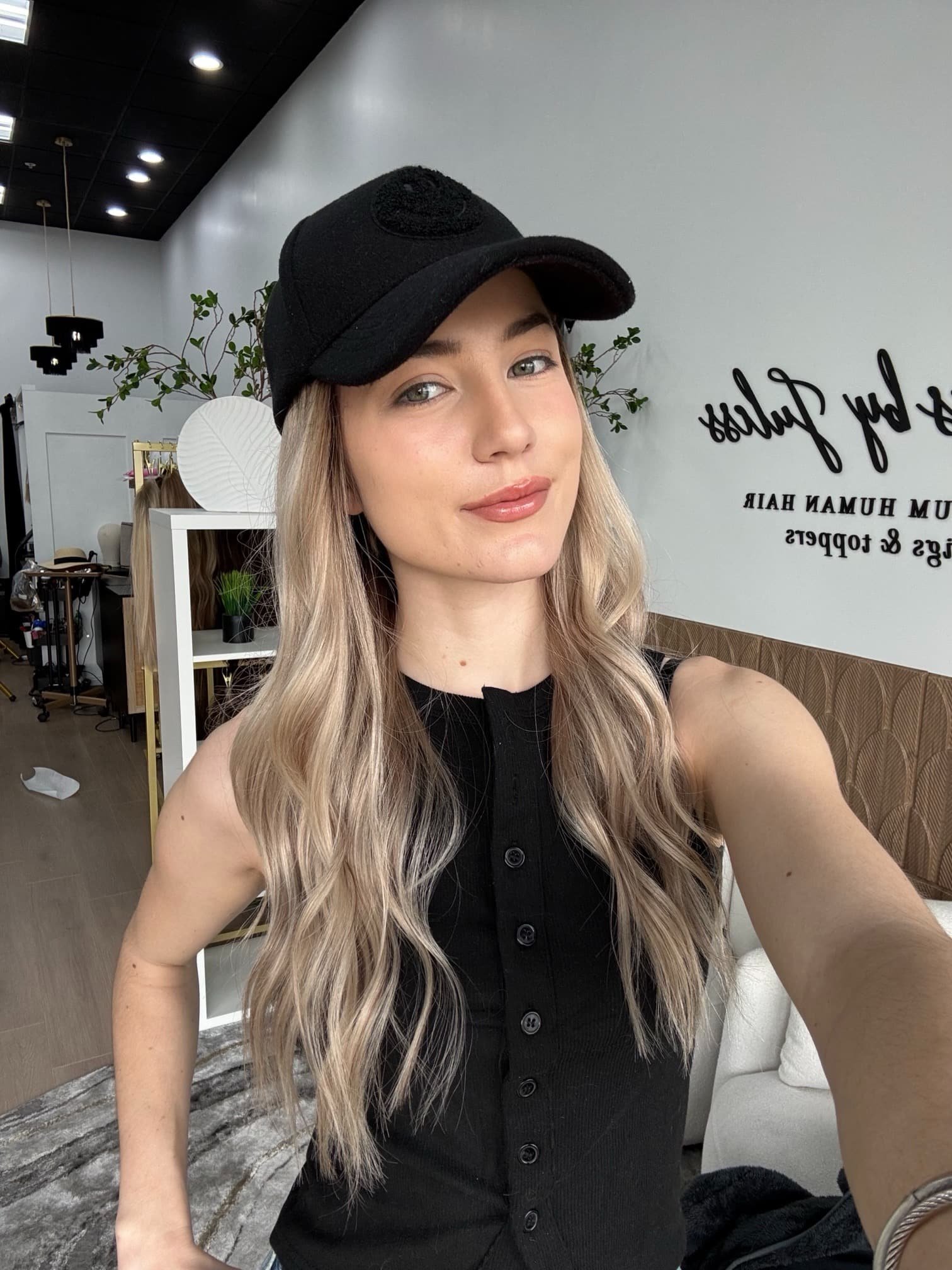 _Elegant_blonde_bob_wig_worn_by_a_woman_at_Tresses_By_Juless_Studio__Sacramento___.jpg