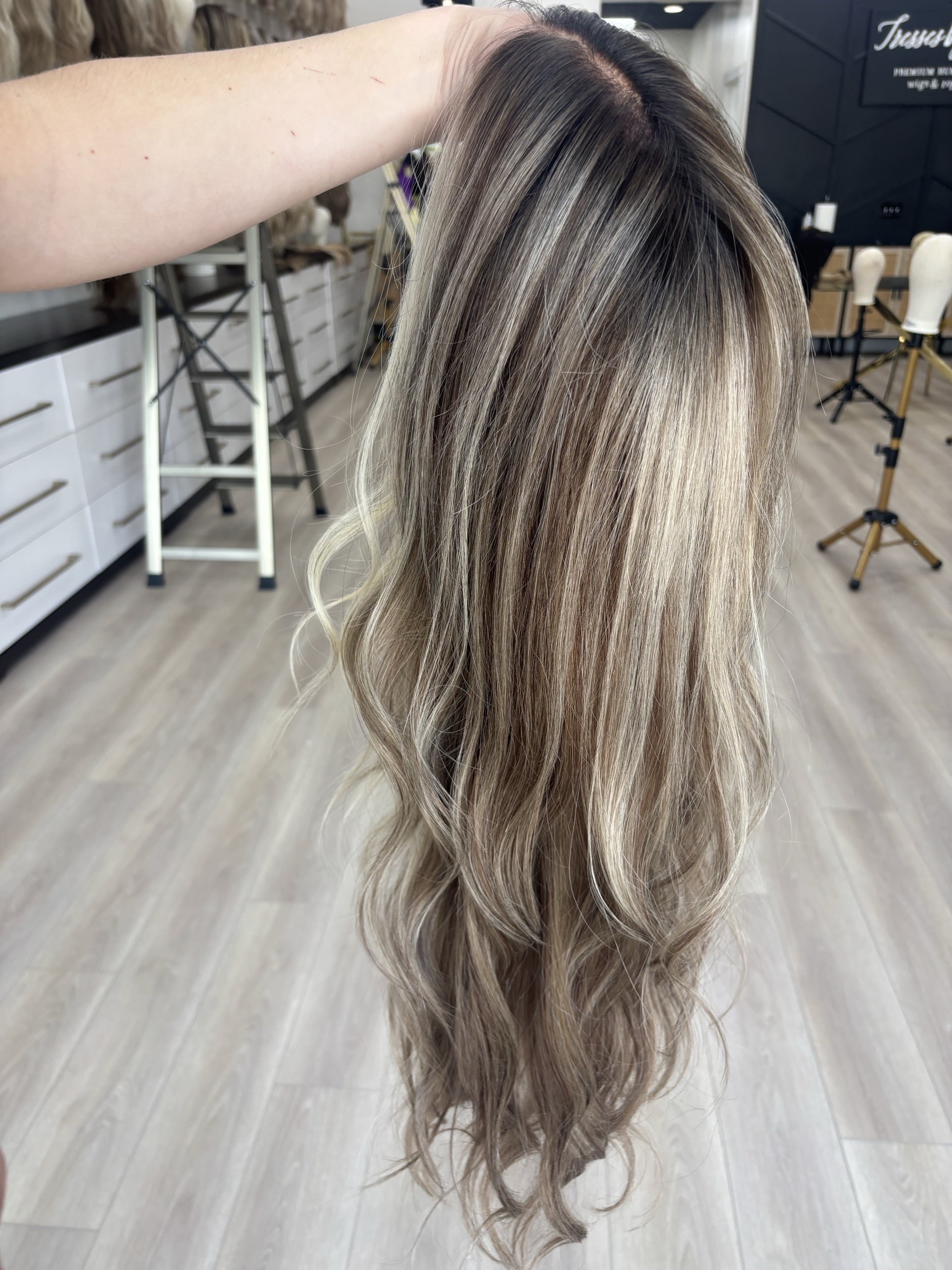 apply_clip_in_hair_toppers_tutorial_.jpg