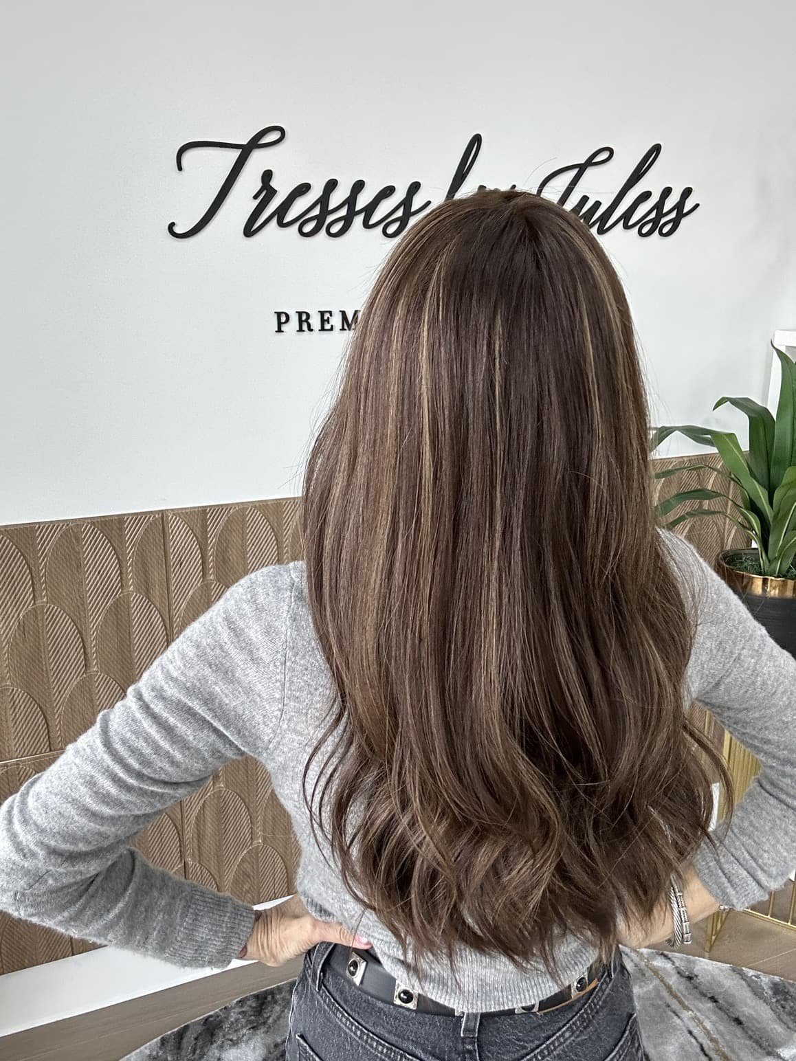 _Modeling_glueless_wigs_in_Sacramento__perfect_for_those_seeking_easy_and_secure_wear_without_adhesives___.jpg