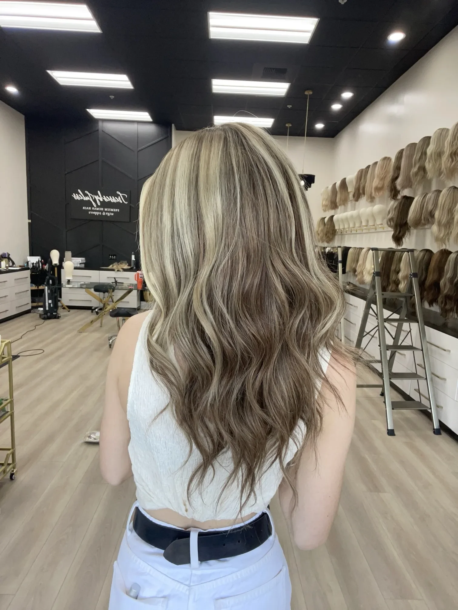 luxury_hair_toppers_professional_women_.webp