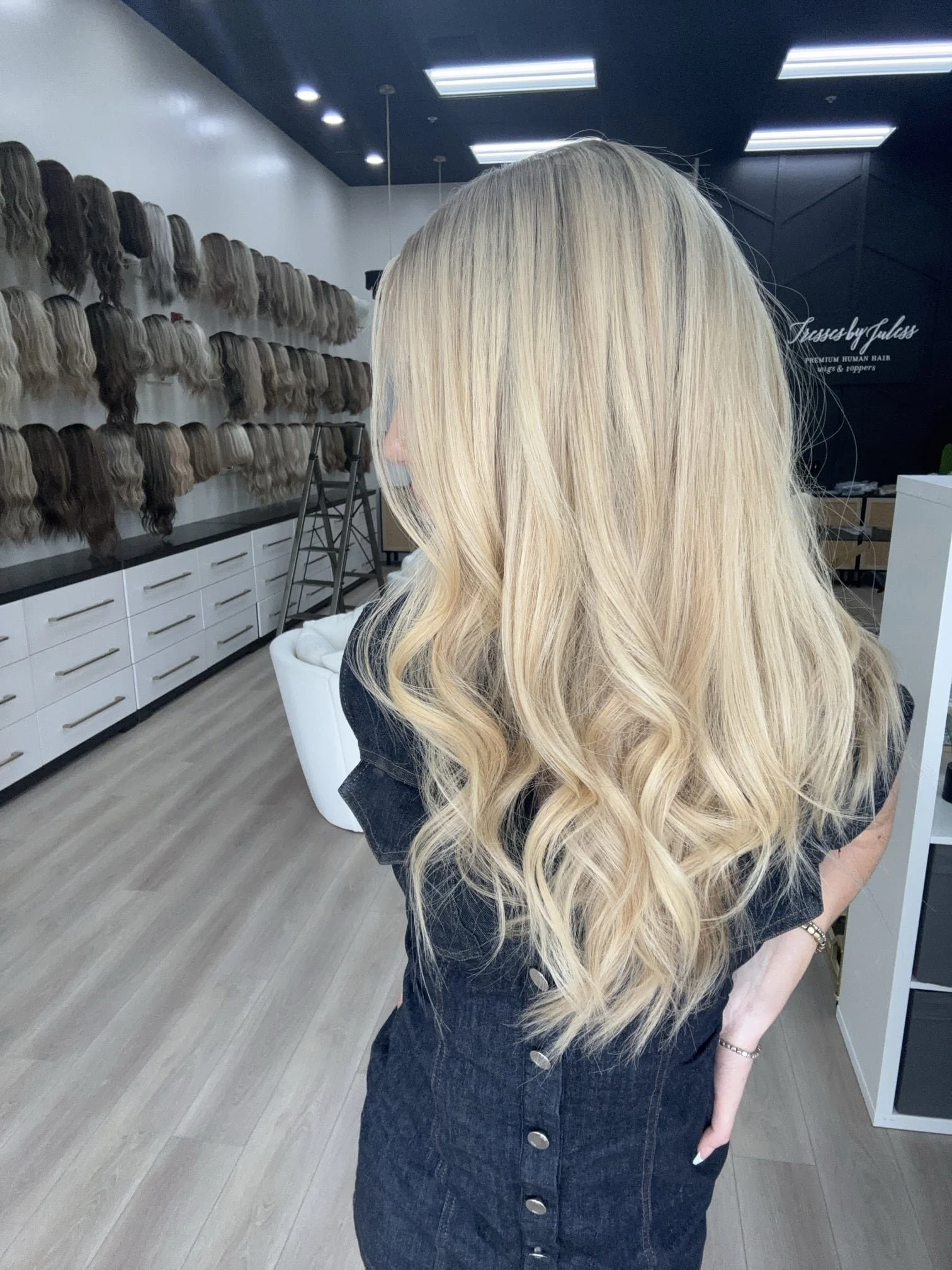 _Realistic_wigs_for_women_experiencing_postnatal_hair_loss__available_in_El_Dorado_Hills__top_salons___.jpg
