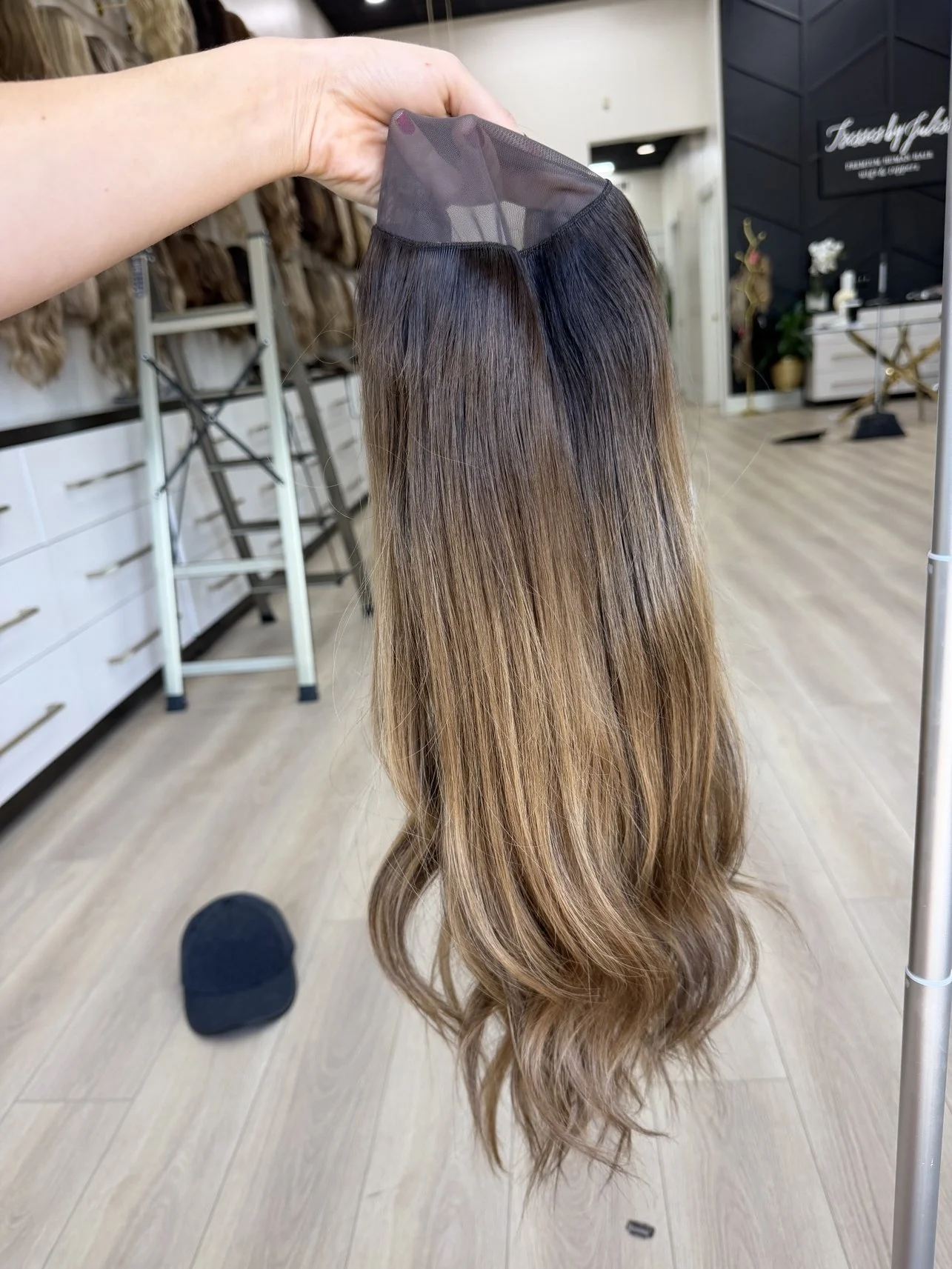 _Honey_blonde_wavy_wig_worn_by_a_woman_in_Sacramento_Studio__California___.jpg