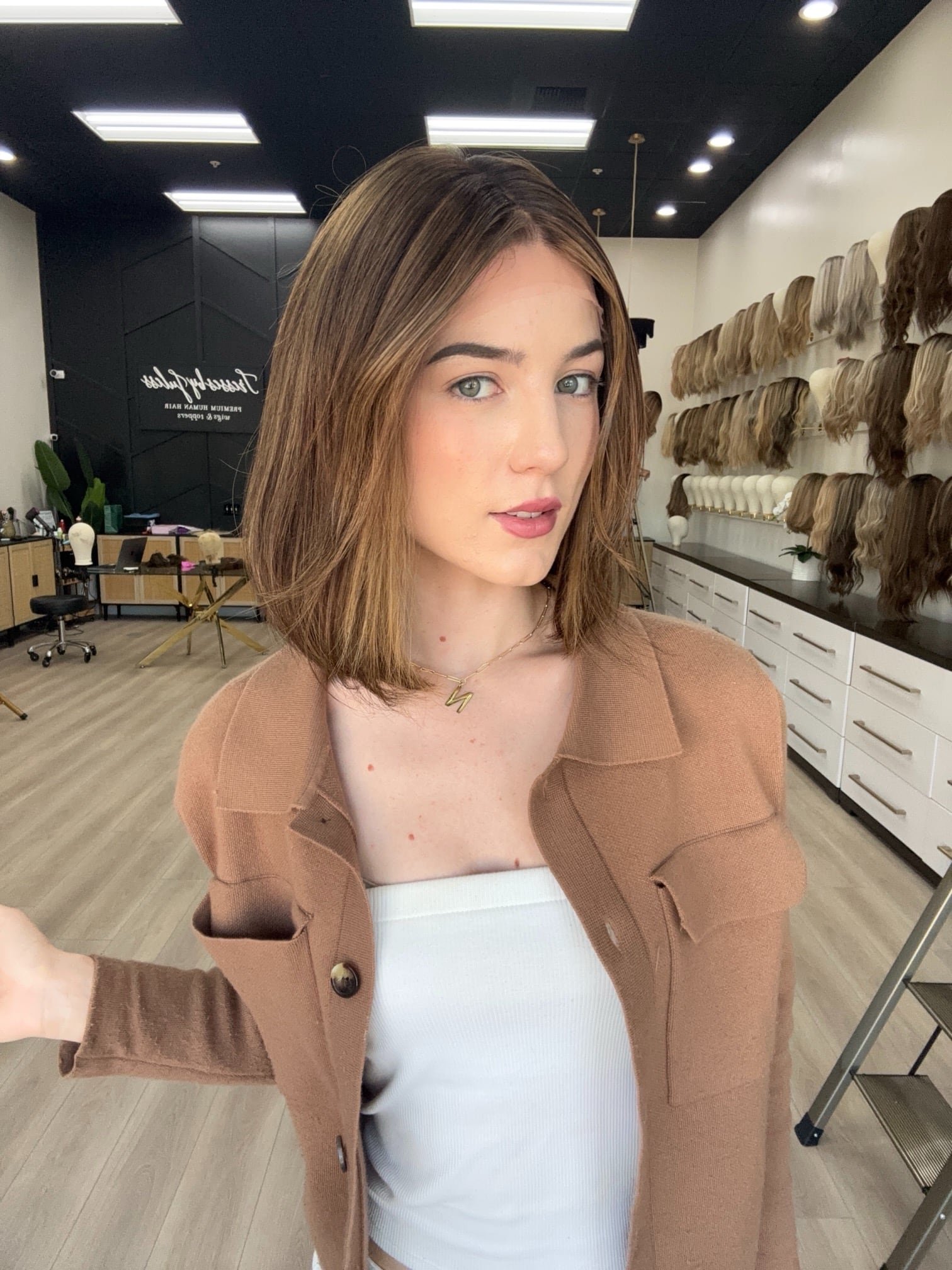 _Blonde_bob_wig_with_highlights_worn_by_a_woman_in_Sacramento_Studio__California___.jpg