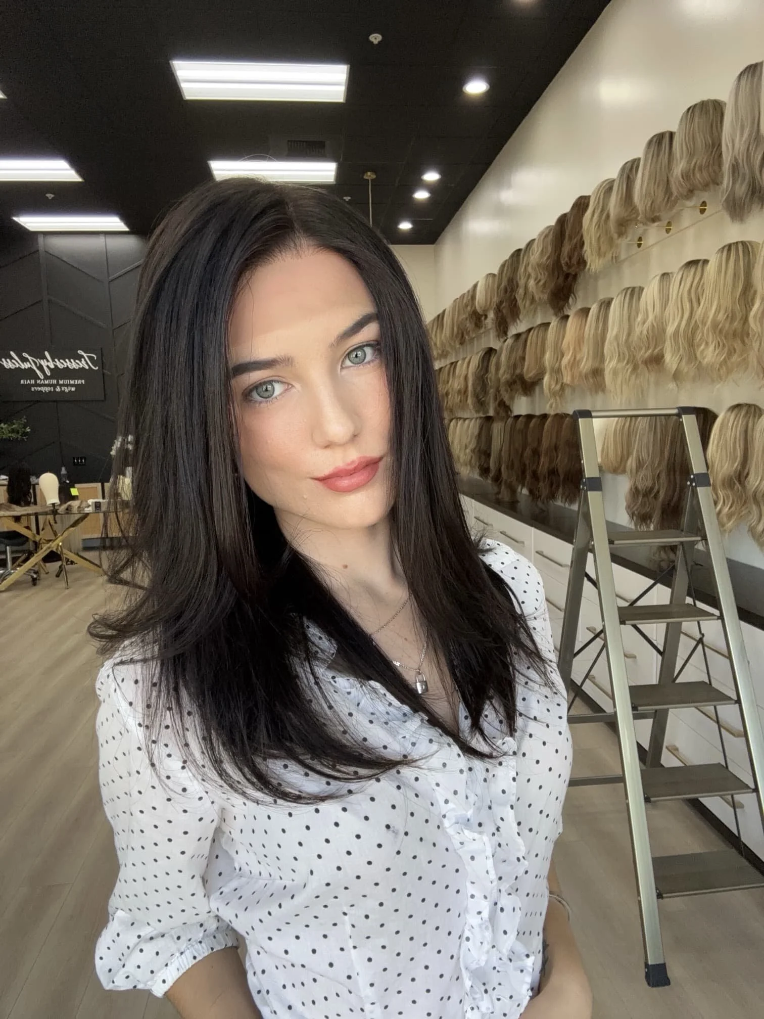 human_hair_blend_vs_synthetic_comparison_.jpg