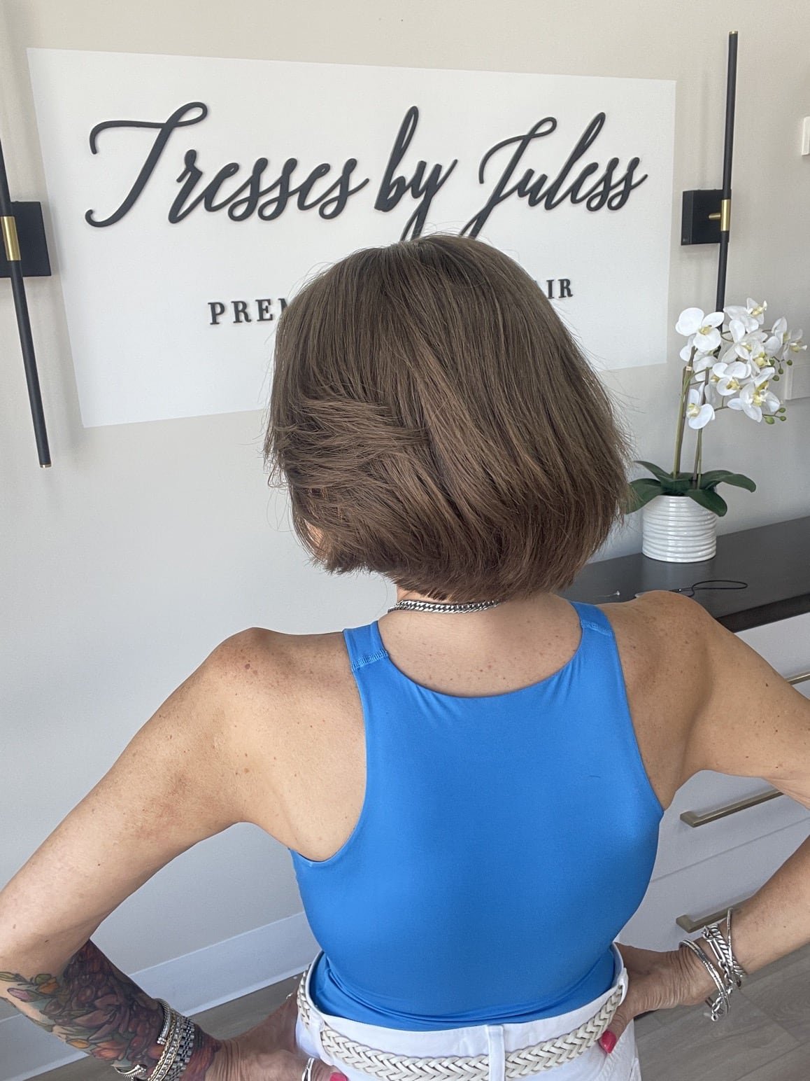 _Blonde_bob_wig_with_highlights_worn_by_a_woman_in_Sacramento_Studio__California___.jpg