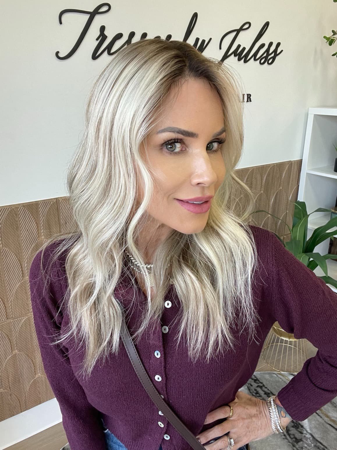 _Woman_with_short_blonde_pixie_cut_wig_in_Tresses_By_Juless_Studio__Folsom___.jpg