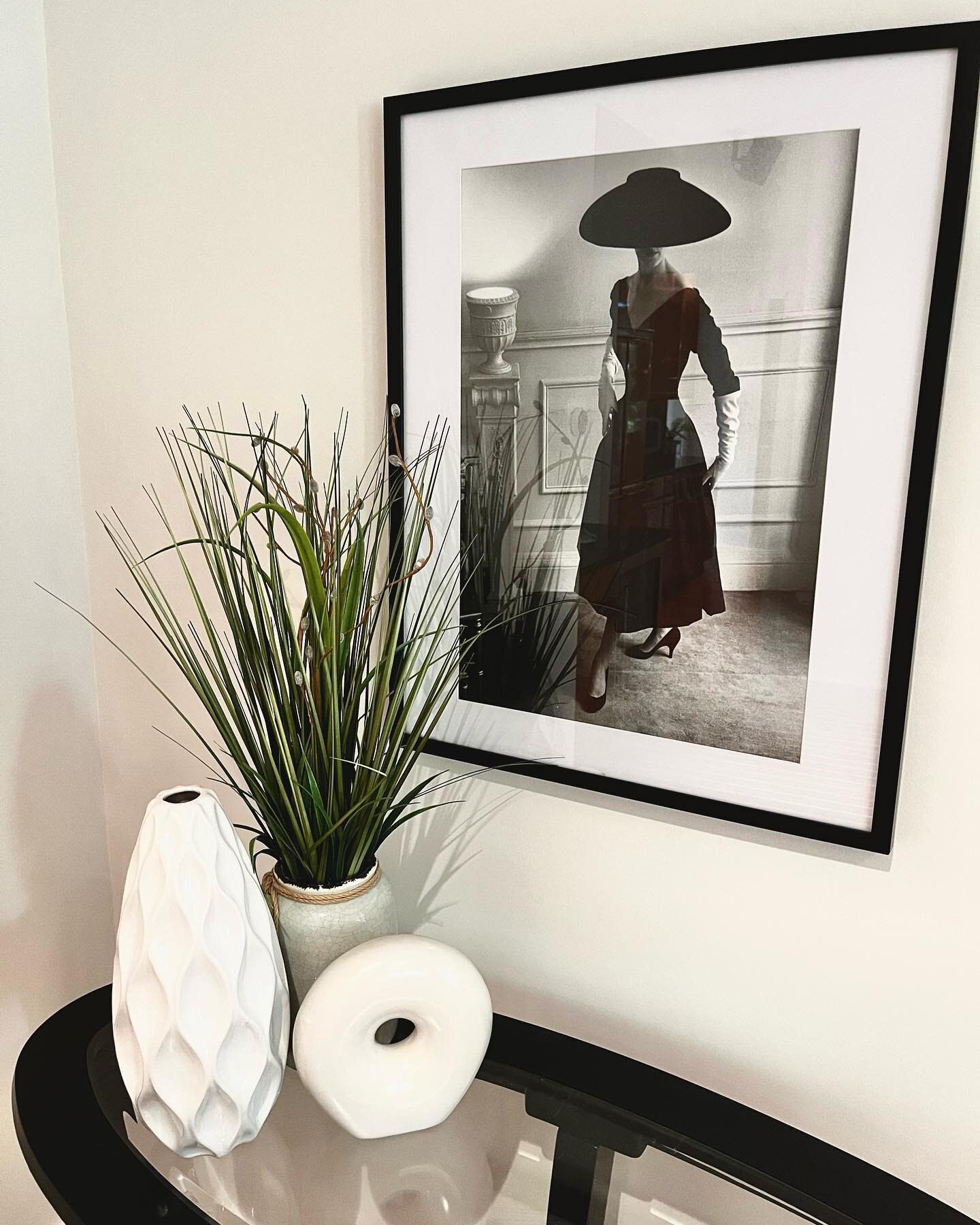 Just a few ✨details✨ from our recent home staging in Lake Forest. 

&bull;
&bull;
&bull;
&bull;
&bull;
&bull;

#stagingsells #homestagingworks #homestager #chicagolandrealestate #chicagolandrealtor 

Home staging, home stager, Chicago home, Chicagola