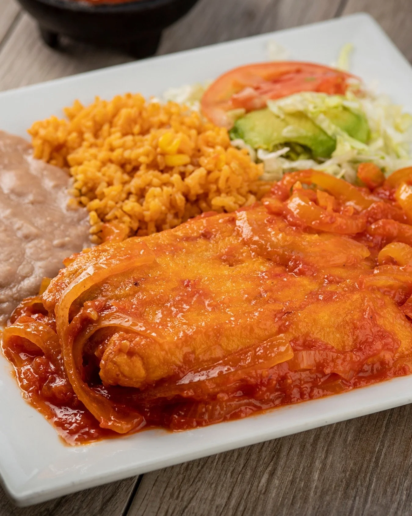 POV: You said you&rsquo;d cook tonight&hellip;
&hellip;and then remembered we exist 🌮🍹

We&rsquo;ll save you a seat.

 #dinnersolved #taconight #auroraeats #chilerelleno