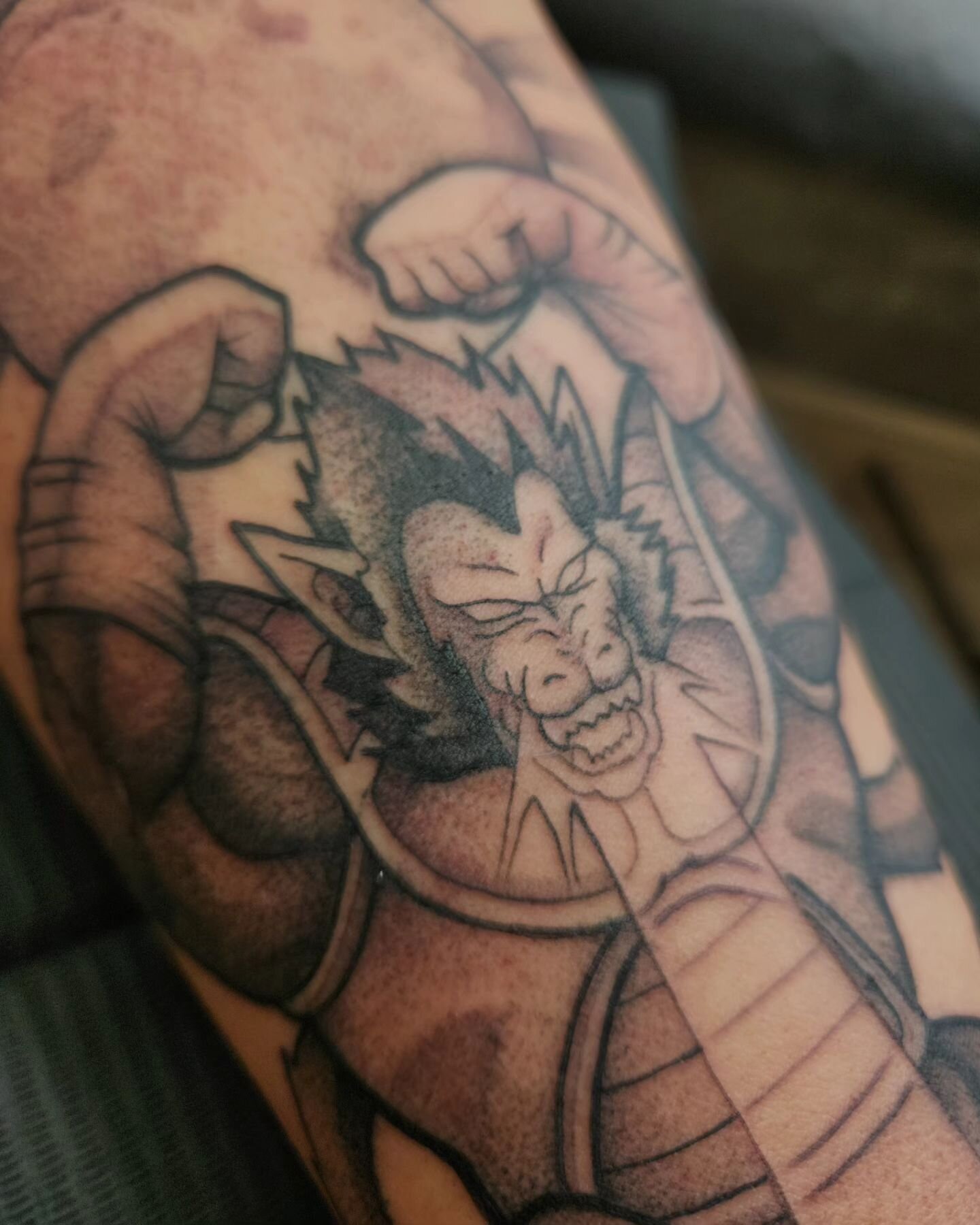 Throwback to this Oozaru form of vegeta I did a while back
I'm realizing I have a lot of photos of tattoos I haven't posted
Usually, because I didn't get good lighting or some reason or another so I might post those up one at a time or in groups.