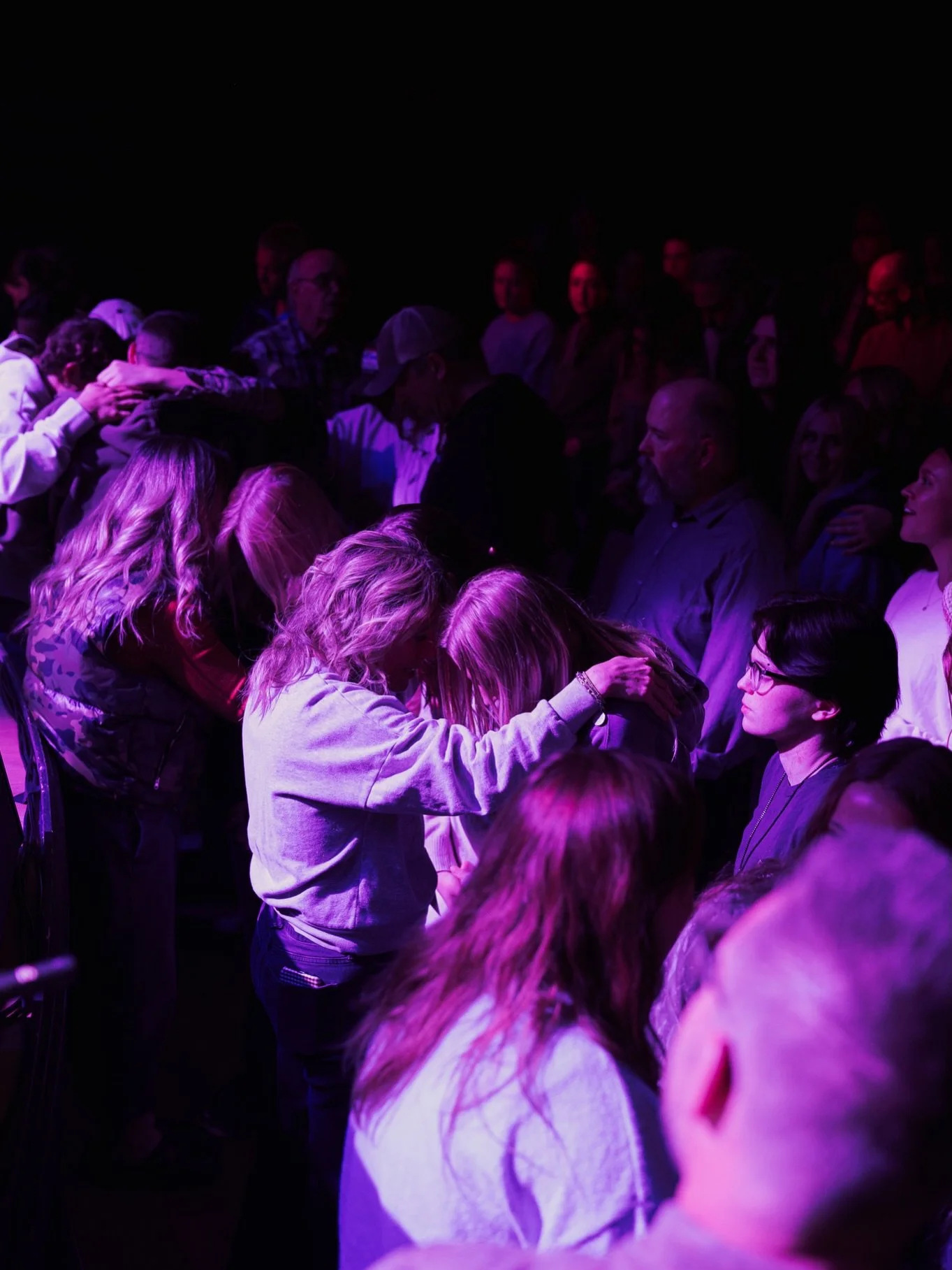 Last night changed us🕊️

You could feel the presence of God the moment you walked in, and as worship went up, something shifted across the entire room.

Walls came down. Chains broke. Breakthrough met people right where they were.

Marriages restore