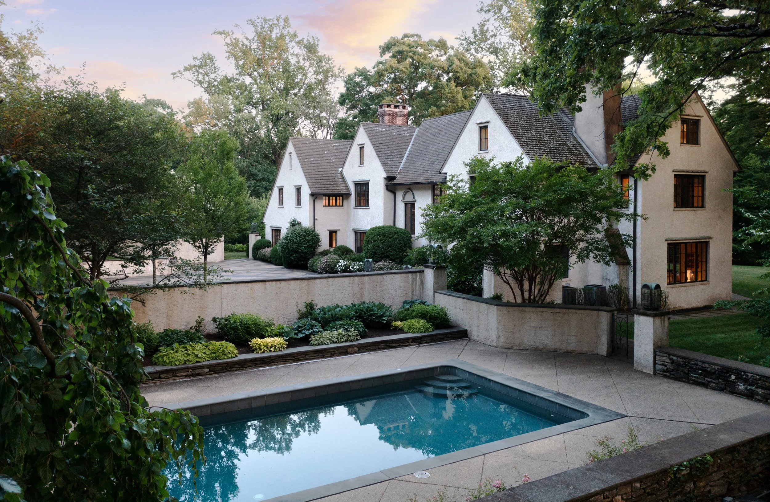 Real Estate Photography Business - Grow it to Six Figures!