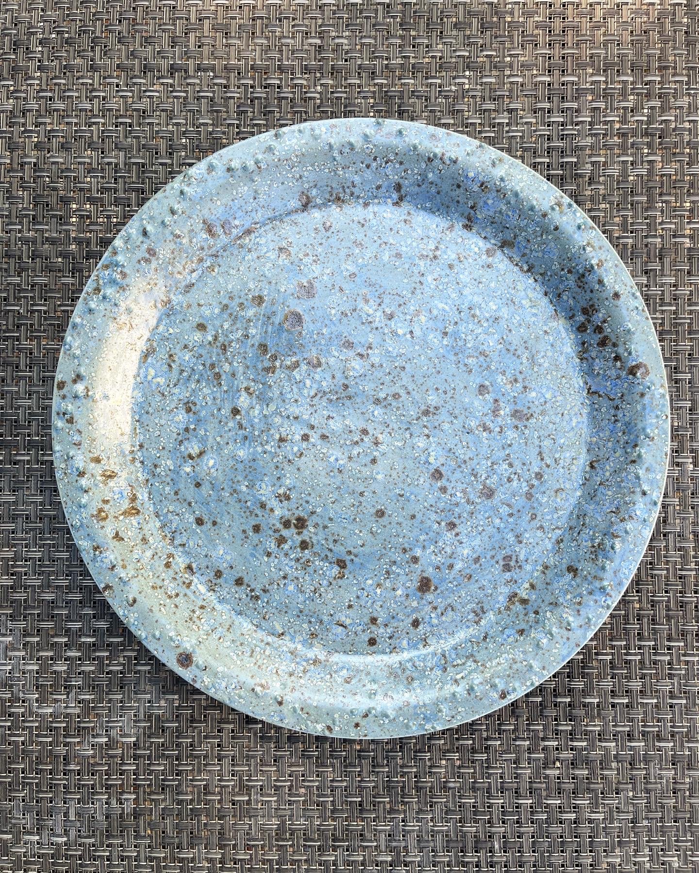 Textured serving plate, speckled blue