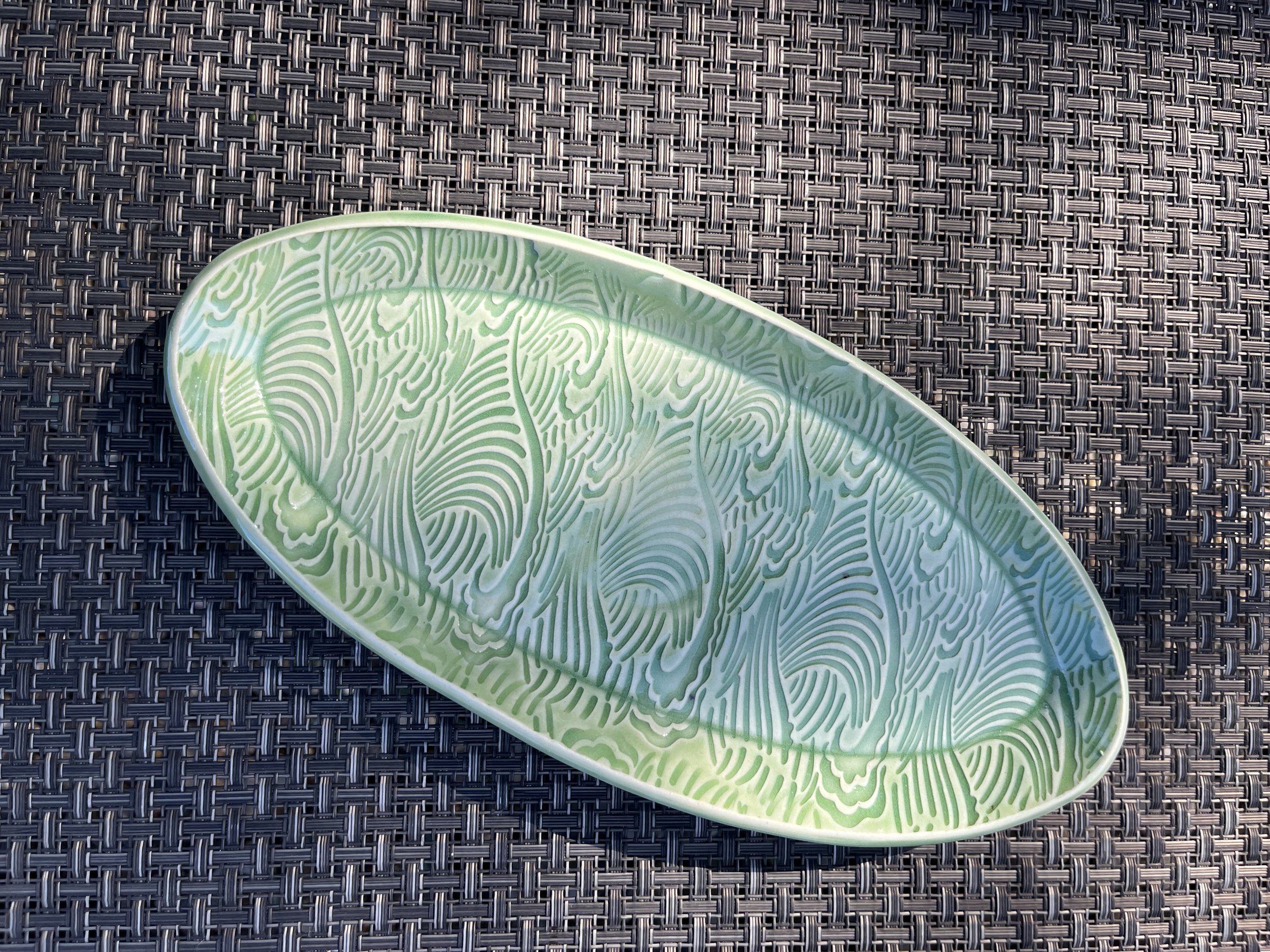 Oval green wave dish