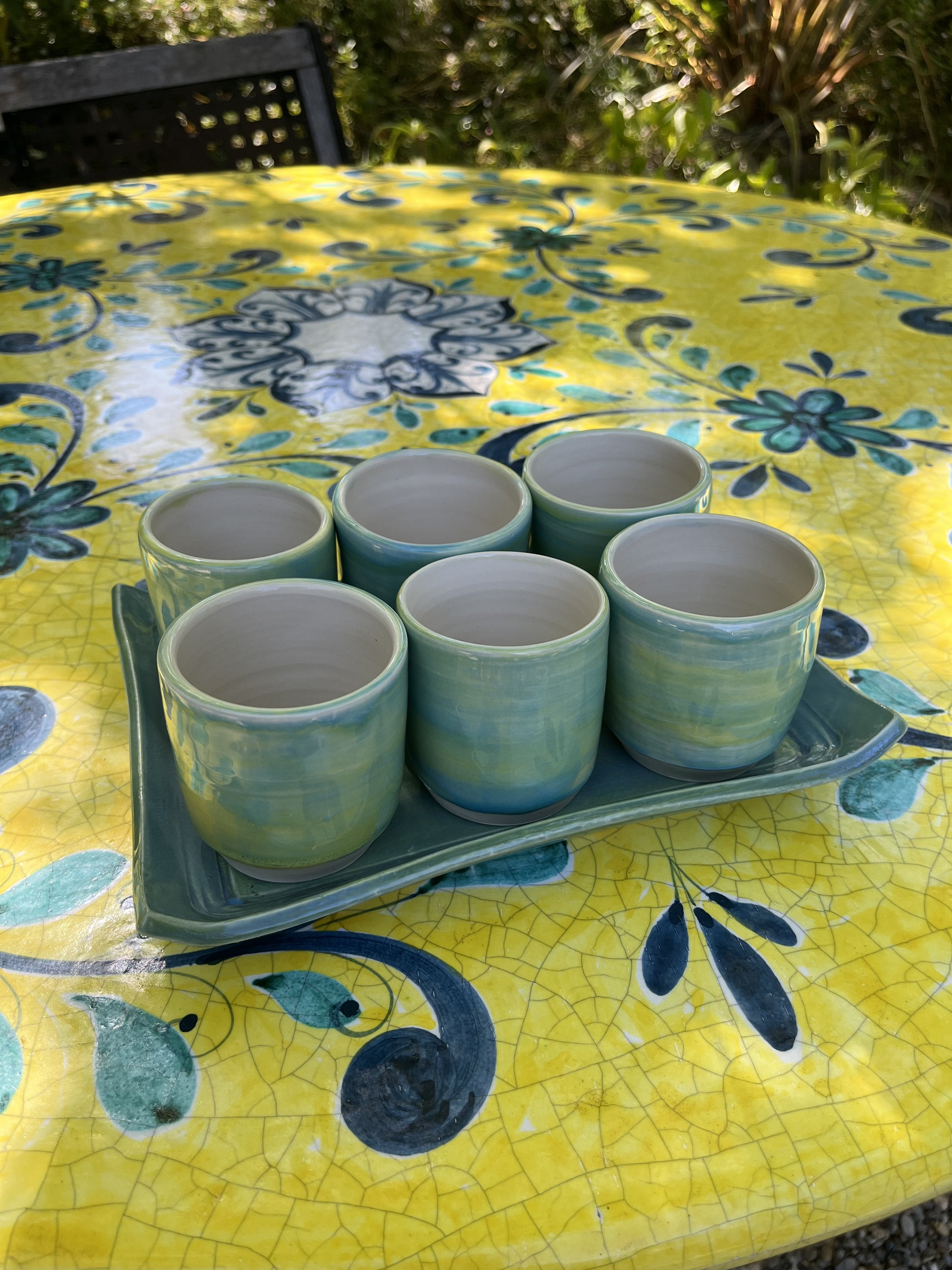 Medium rectangular dish, lime green & 6 cups