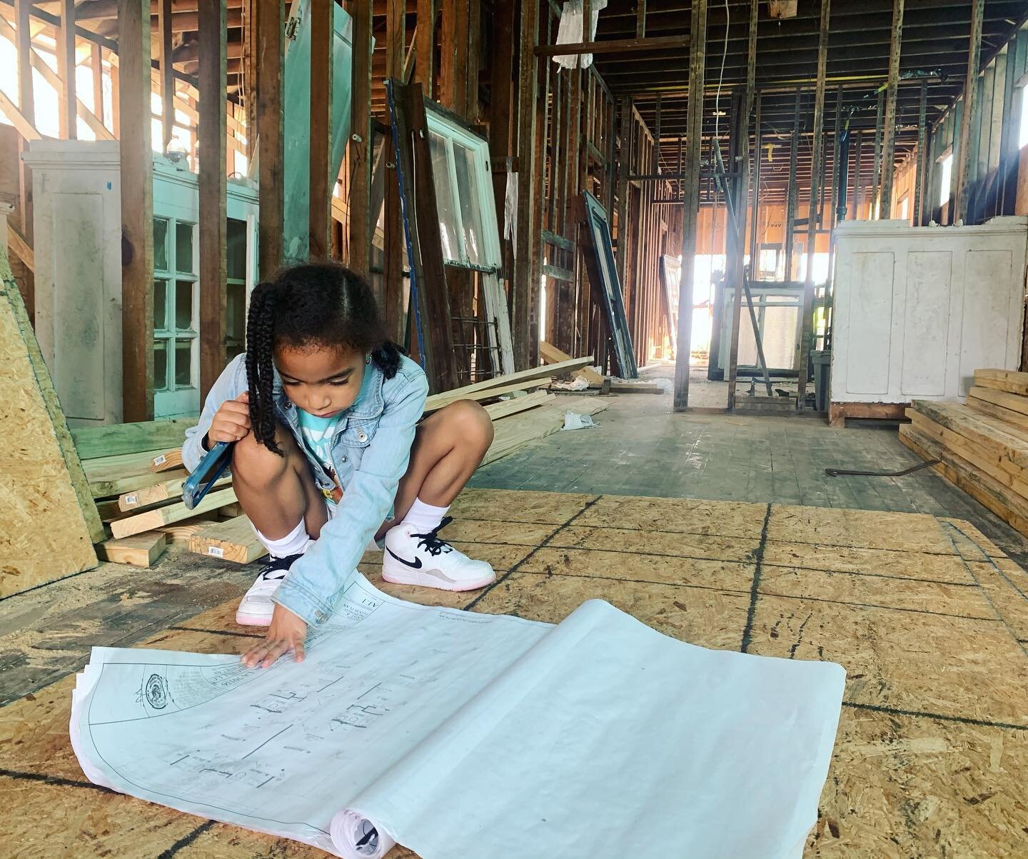 The future of GEM Construction Group??😲😍😍💎💎
.

Here we have Princess Kynly Moore 👸🏽 our lead Designer, looking over some blueprints making sure Daddy is on point with this renovation! 🤣💜
.
It&rsquo;s such a blessing and a beautiful feeling w