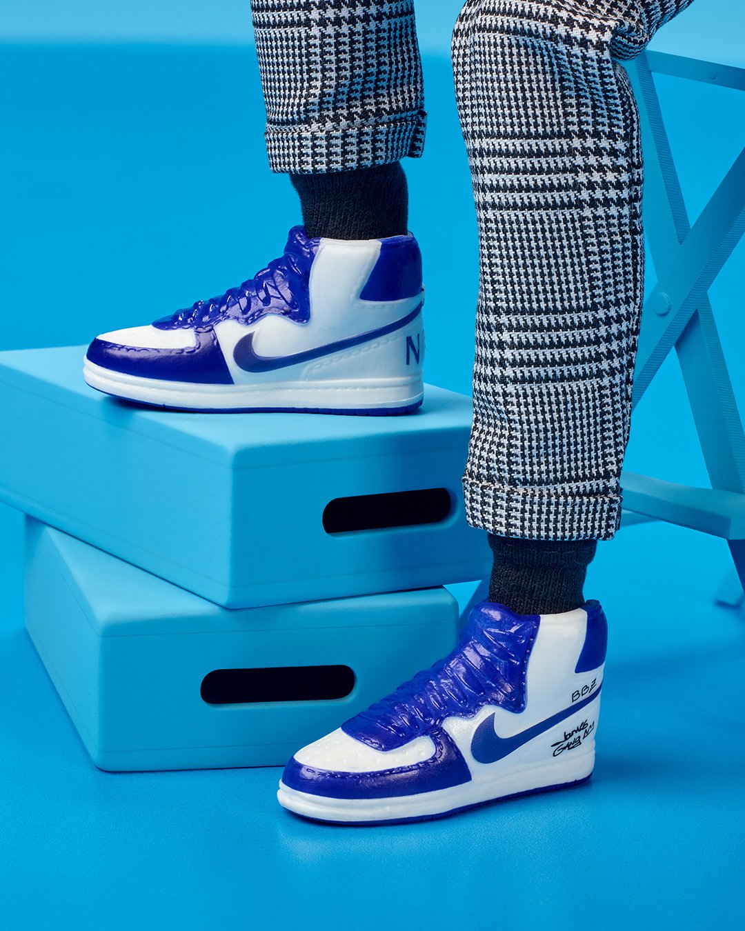 3_BAR_SIG_MAR25_LebronLaunch_IG_4x5-1.jpg