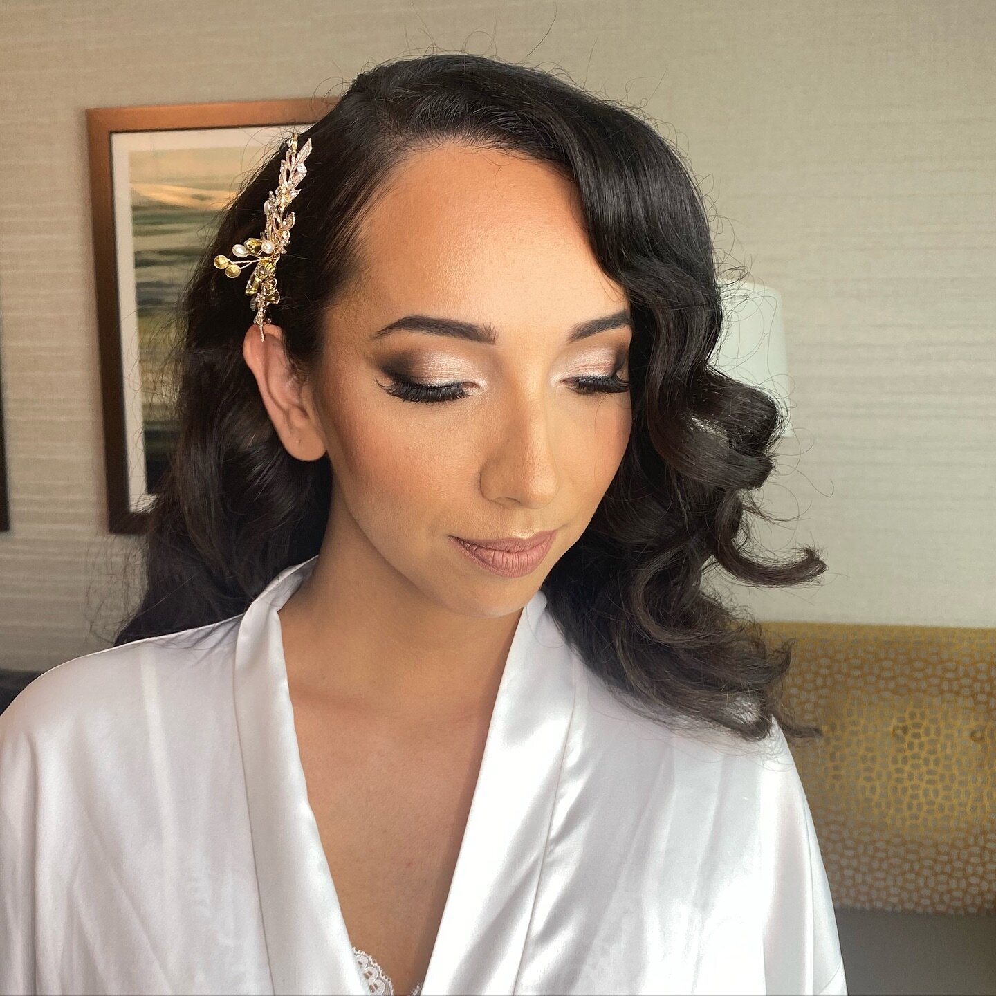 Loving this classic bridal glam! 🤍 You can never go wrong with this look!