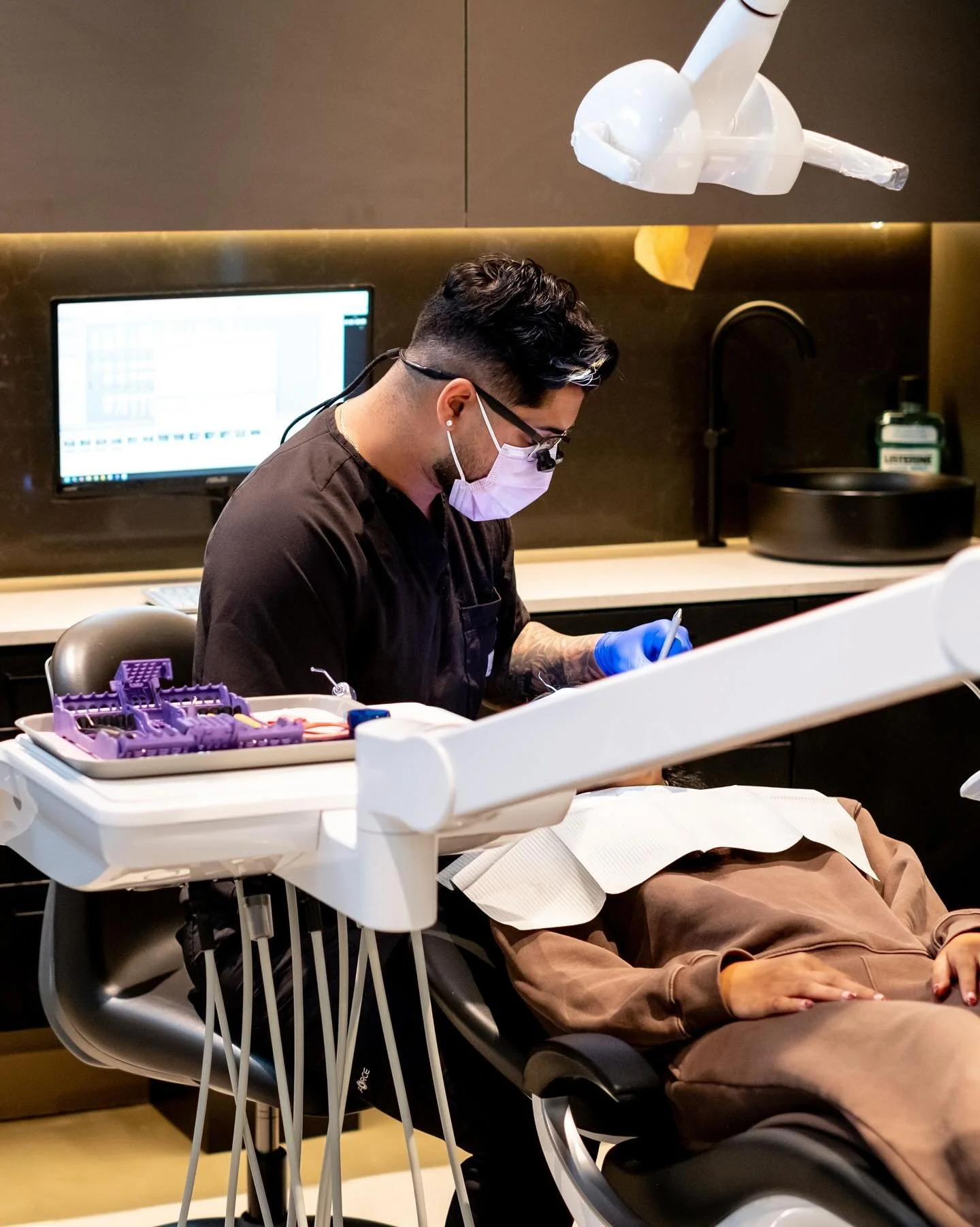 Where expertise meets comfort to keep your smile healthy and confident. 🦷💫

#thedentalroom #vancouverdentistry #vancouverdentist #bcdentistry #invisalign #dentalhygiene #oralhygiene #gumtherapy #dentalexams
