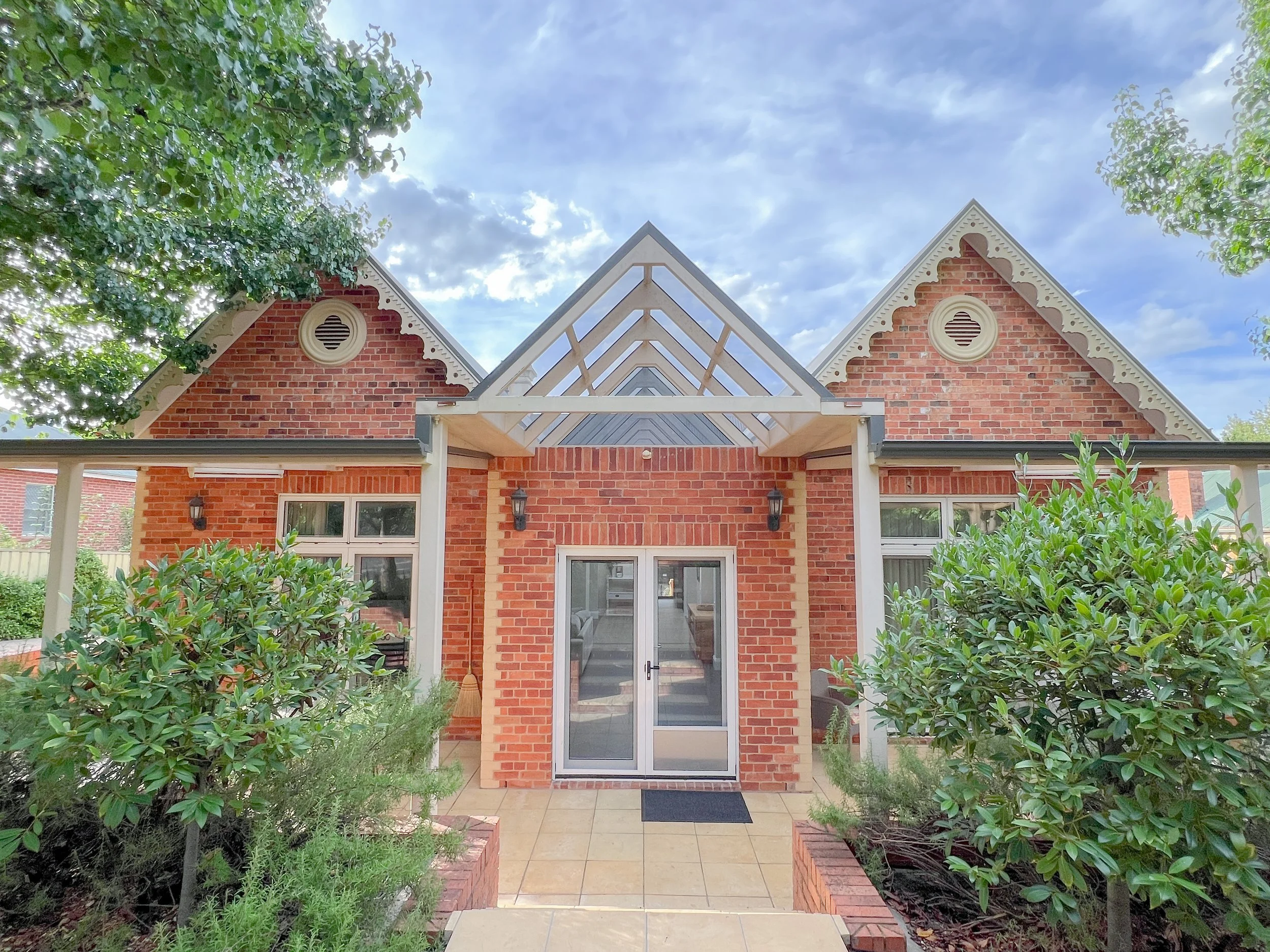 The Monarch Tumut