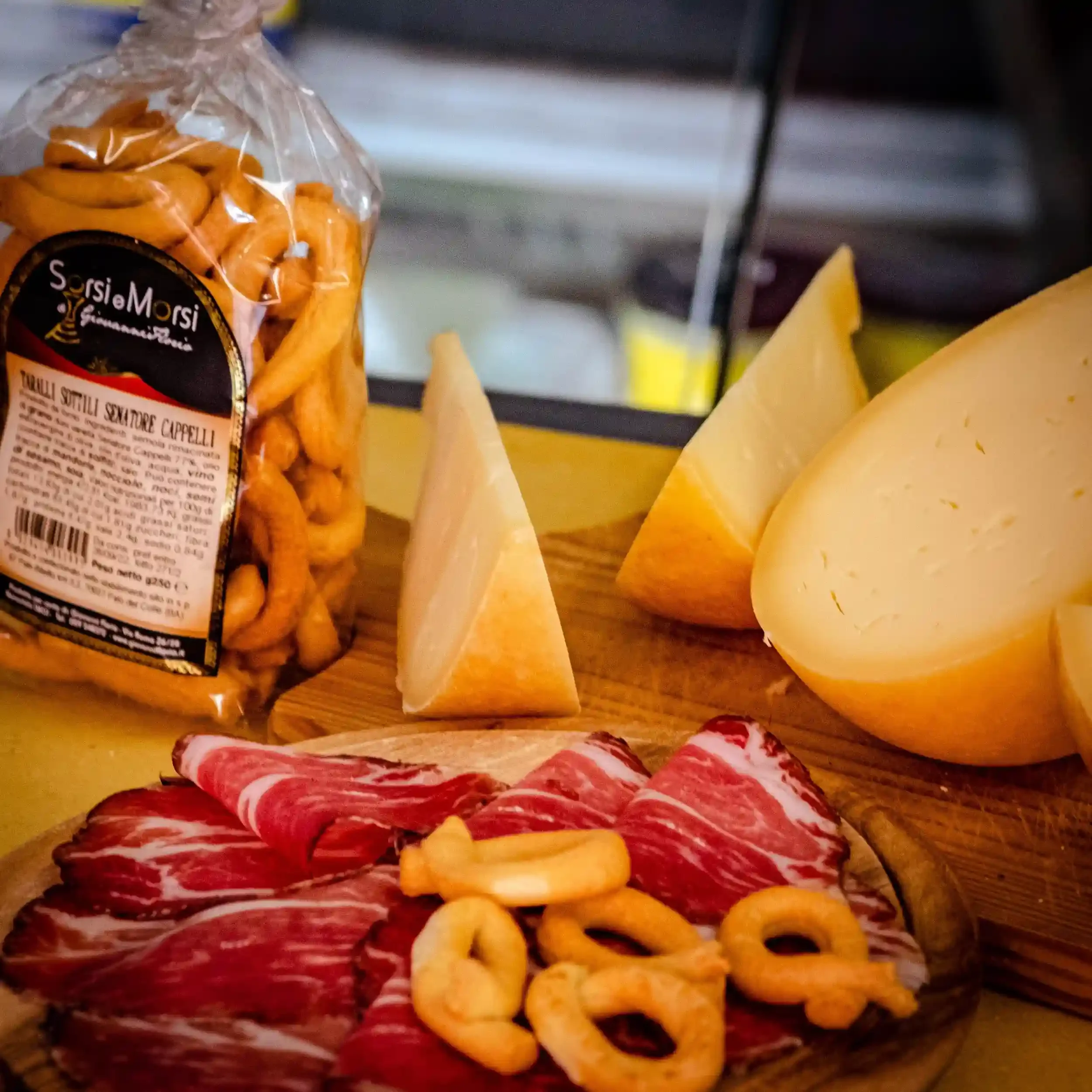 I famosi Taralli di Sorsi e Morsi accompagnati da caciocavallo di grotta e capocollo di Martina Franca