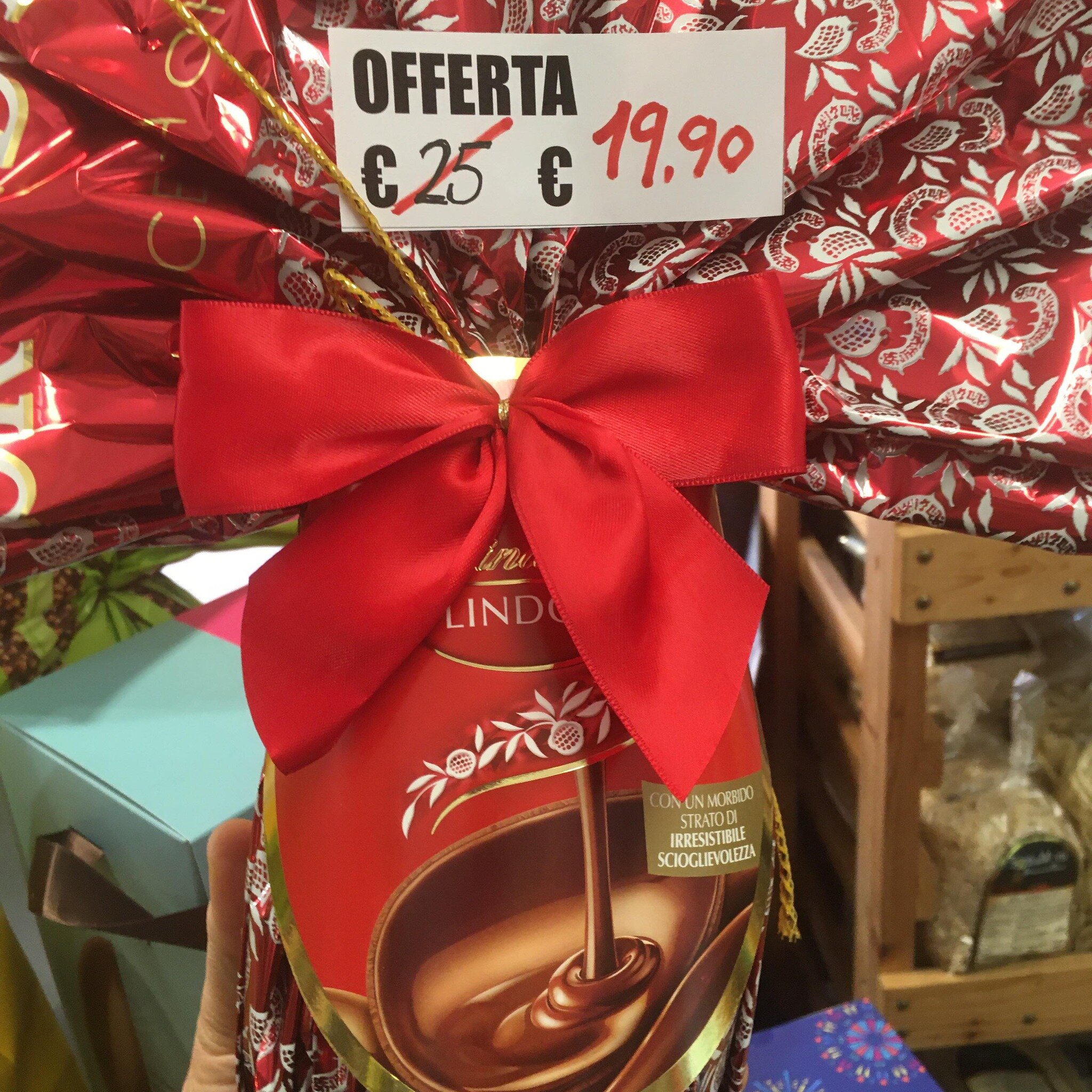 Ultimi pezzi SCONTO 20% per un super uovo di cioccolato LINDT con sorpresa