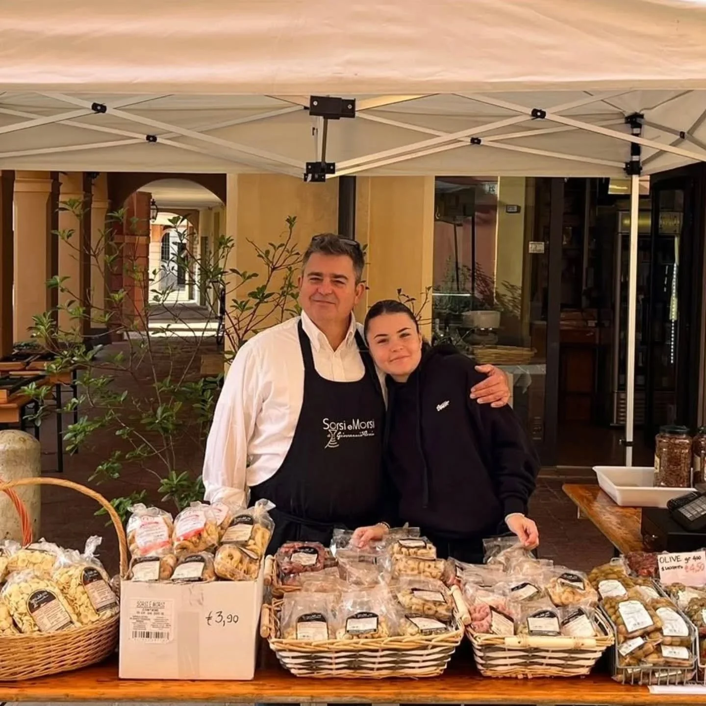 Il nostro banchetto di specialit&agrave; per la festa di paese