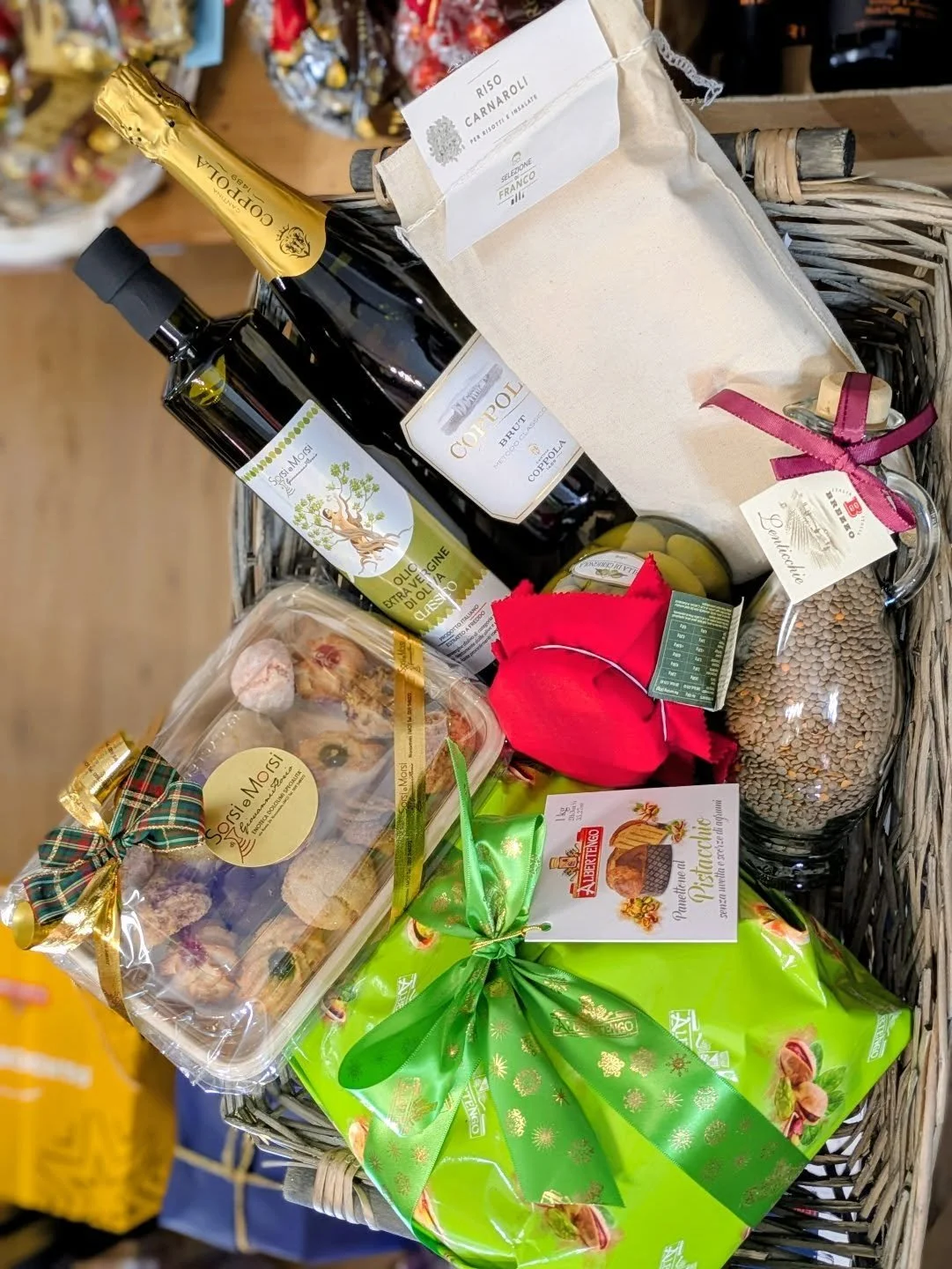 Cesta regalo in partenza ! 
💡E tu, hai gi&agrave; pensato ai tuoi regali? 
Approfitta ! Siamo aperti anche Domenica.