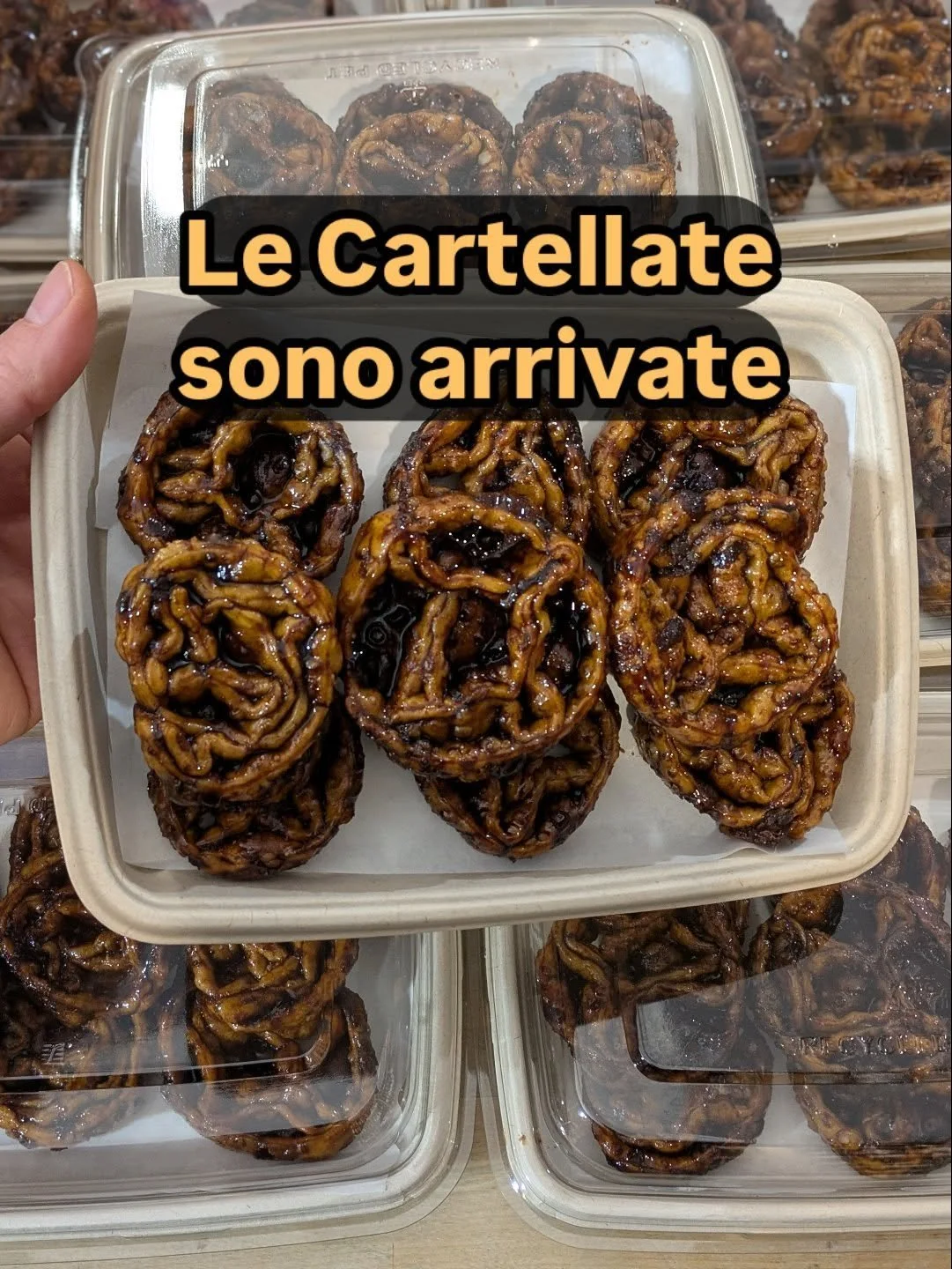 Disponibili, fresche di pasticceria, le CARTELLATE !
Dolce della tradizione pugliese, un dolce croccante immerso nel Vincotto di Fichi 😋
#pasticcerialafornarina