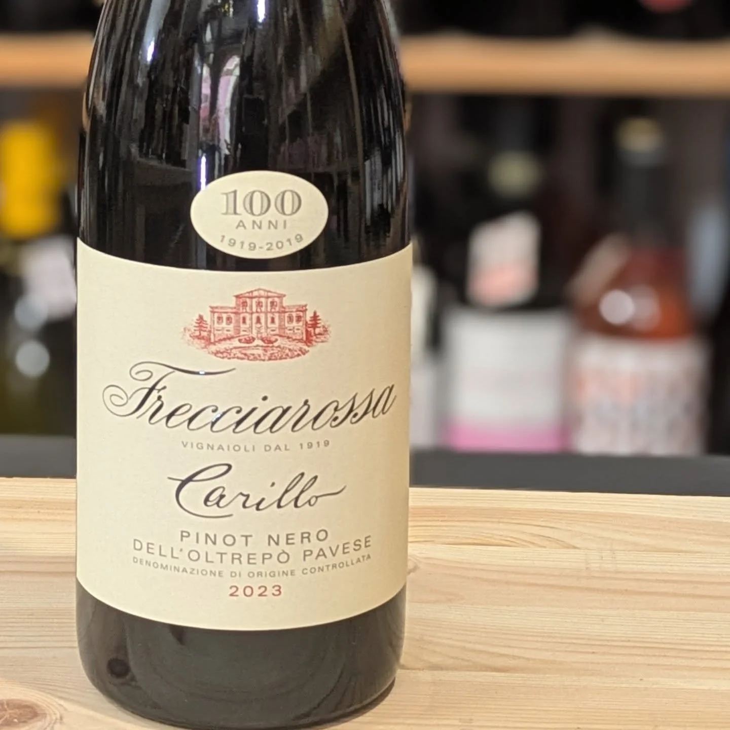 Carillo: l&rsquo;eleganza &egrave; nei dettagli. ❤️

Tutto quello che cerchi in un Pinot Nero DOC dell&rsquo;Oltrep&ograve; Pavese: 🔴 Colore: Rubino vivace. 👃 Profumo: Frutti rossi e un tocco di spezie. 👅 Gusto: Fresco, fruttato e armonico.

Firma