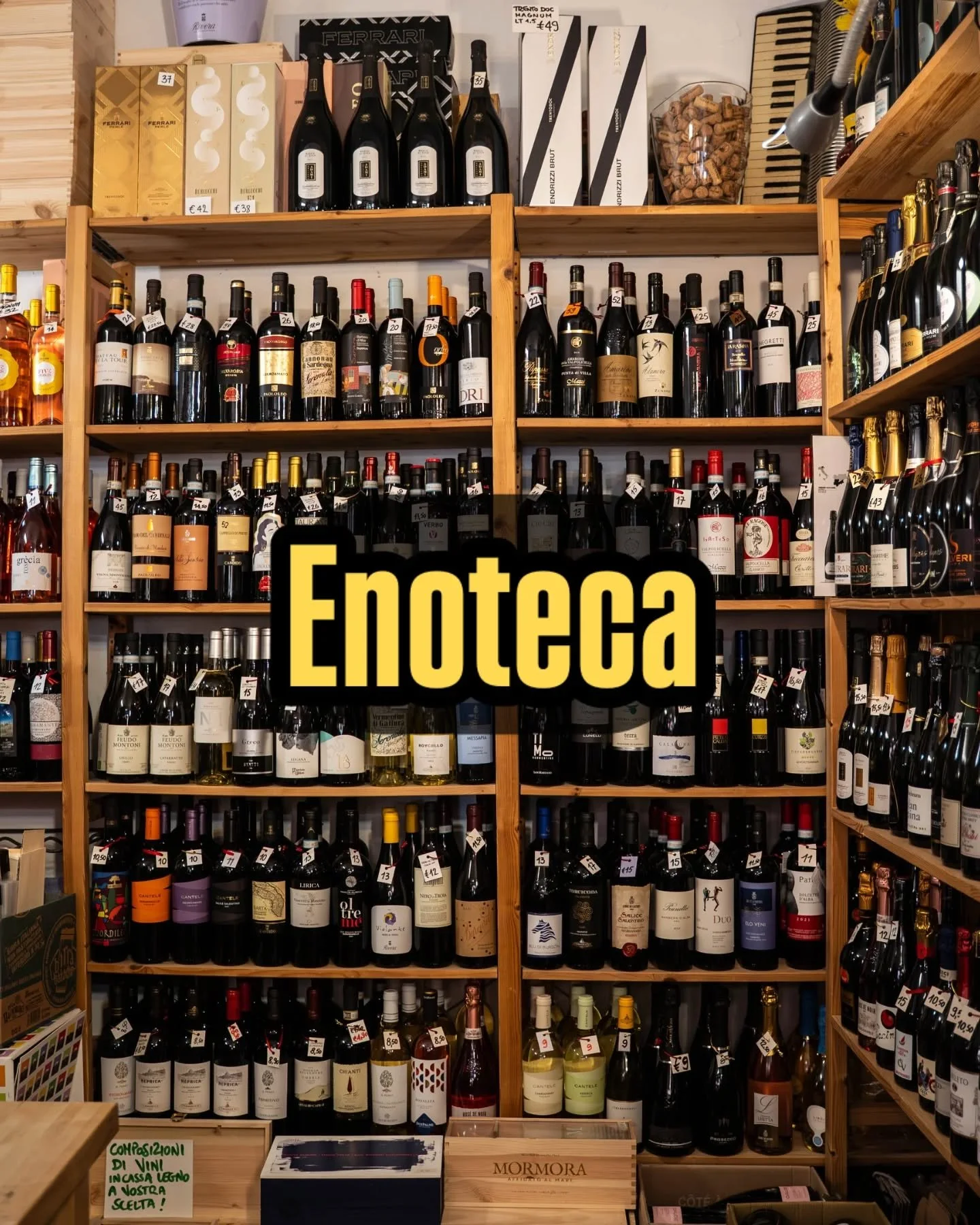 Ampia scelta di Vini e Spumanti per regali, festeggiamenti, cene e pranzi. Non sai quale scegliere? 
👉Fatti consigliare da Giovanni.