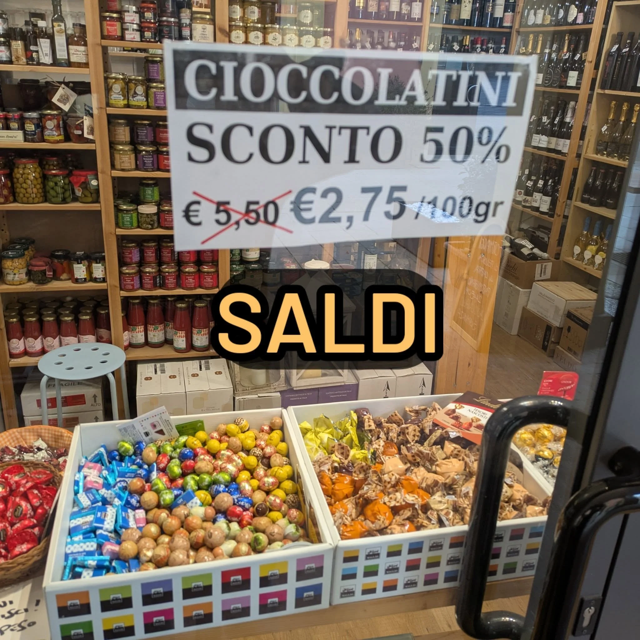 Super SCONTO 50% di fine stagione su tutti i CIOCCOLATINI SFUSI. Vendita a peso, scegliete voi o vostri preferiti e la quantit&agrave; che desiderate. Ma sbrigatevi !!!