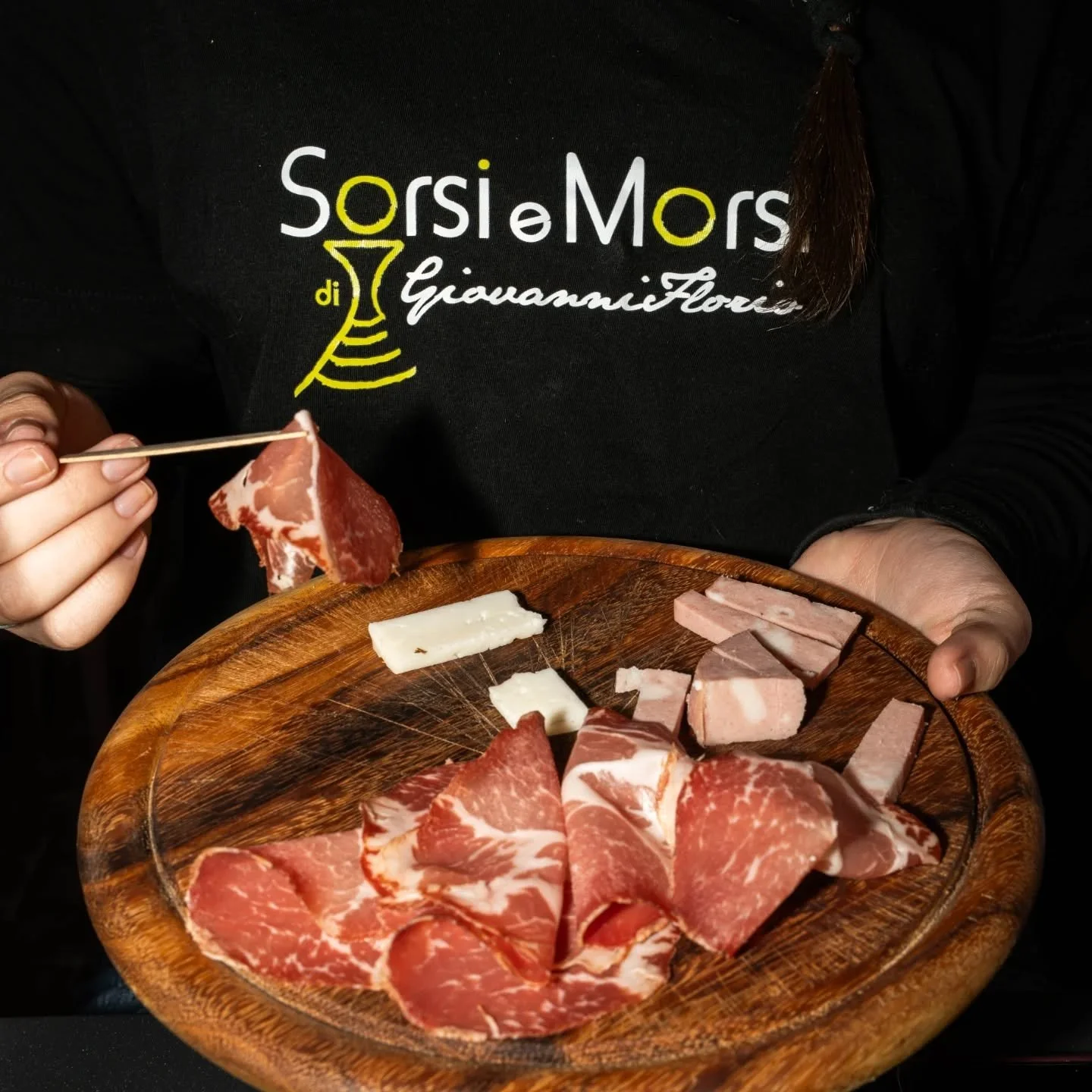 Aperitivi tutti i giorni dalle ore 18. Scopri l'esperienza di un buon calice di vino da Sorsi e Morsi. Bianco, rosso, rosato, bollicine di qualit&agrave;, vini classici, selezioni e riserve.

👉 Visita il nostro sito per tutte le info