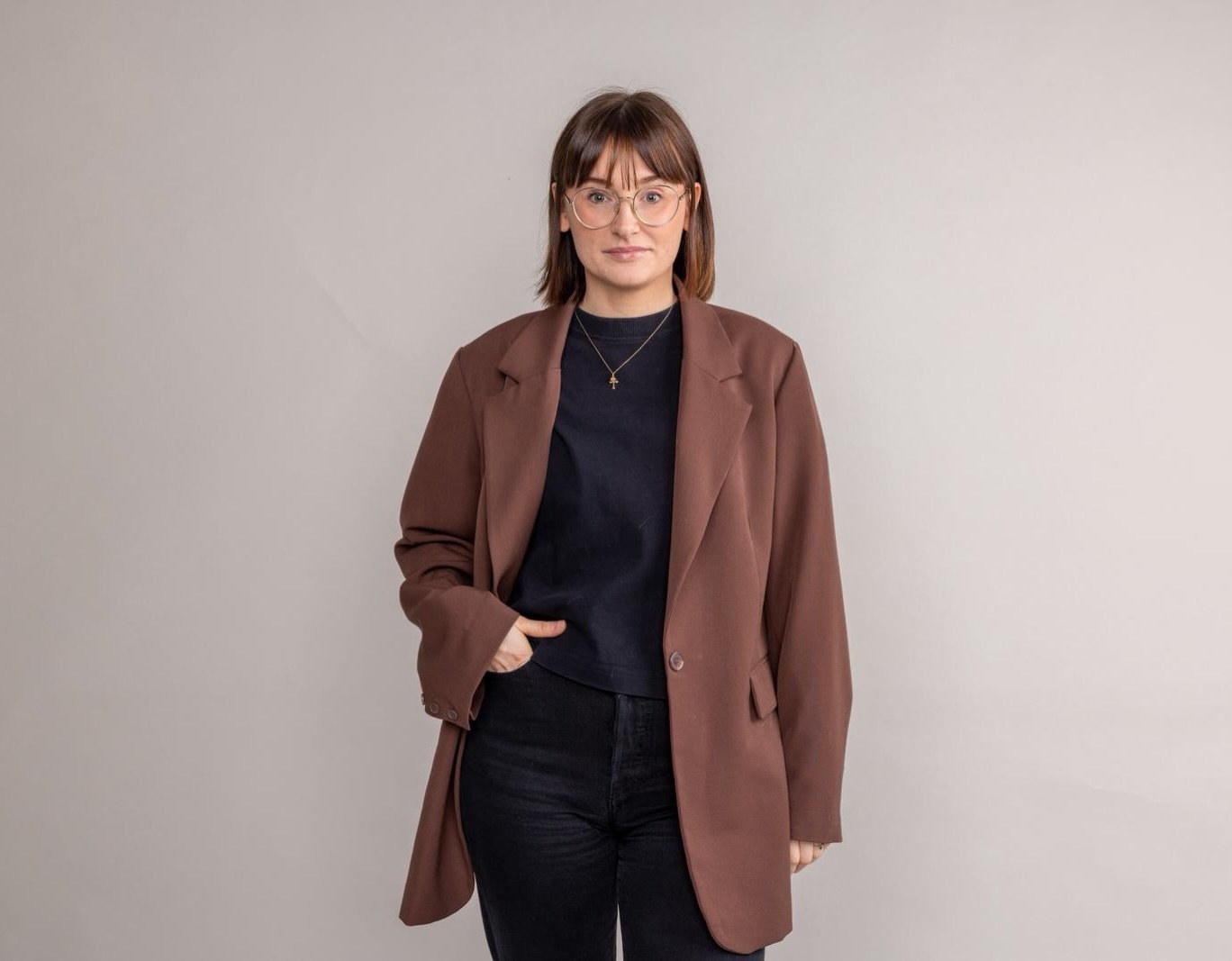 GET TO KNOW TEAM FACADE

T&auml;n&auml;&auml;n esittely vuorossa kynsistailistimme Karina! 💅🏽

Olen tehnyt kynsi&auml; jo vuodesta 2018 l&auml;htien. Rakastan ty&ouml;ss&auml;ni luovuutta ja sit&auml;, ett&auml; jokainen asiakas saa juuri itselleen