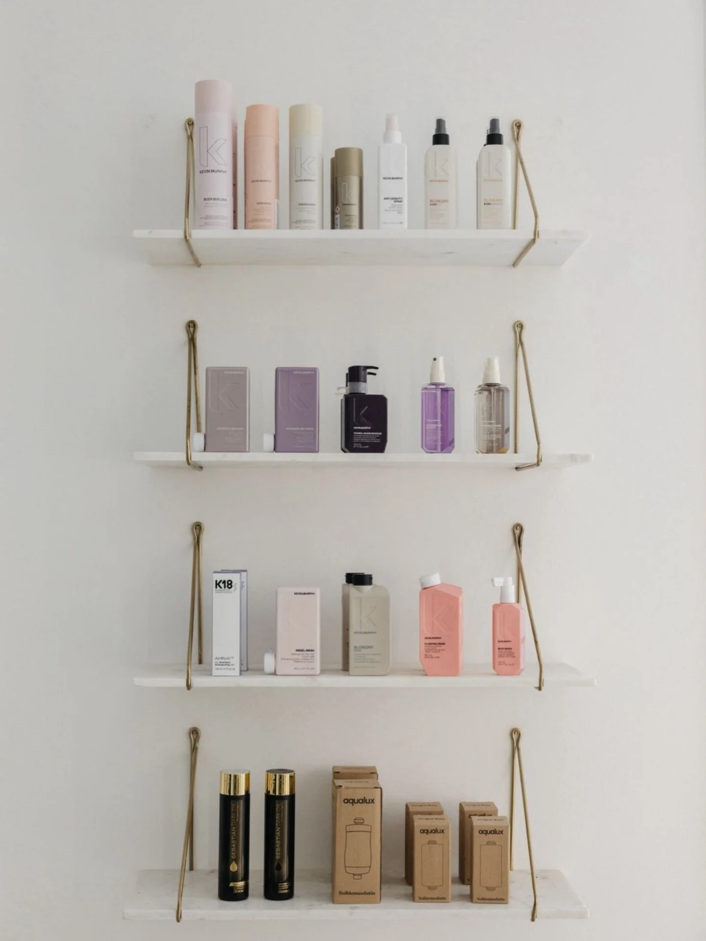 Clean look. Soft feel. 🧖🏼&zwj;♀️☁️🫧

Kevin Murphy on australialaisen huippustylistin luoma br&auml;ndi, joka syntyi tarpeesta yhdist&auml;&auml; hiusten hyvinvointi, suorituskyky sek&auml; muoti.

Br&auml;ndin ydin on:
- luonnolliset ja hoitavat r