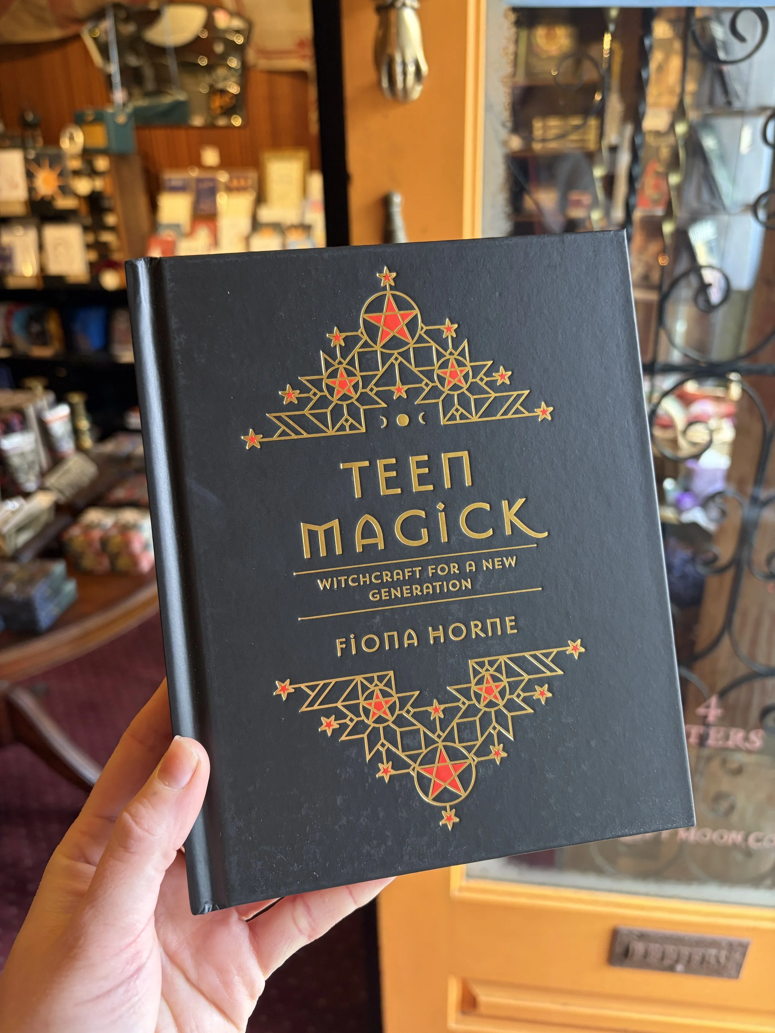 Teen Magick by Fiona Horne