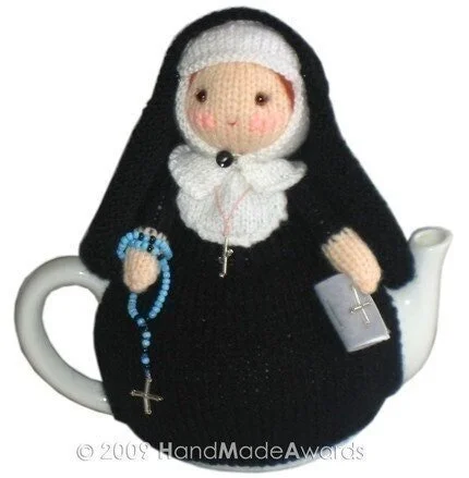 Mary nun from the Vaticano tea cosy knit Pattern