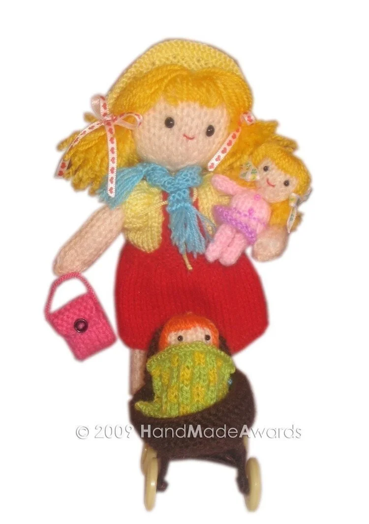 Lovely MOM Alice  With Her Children knit PATTERN