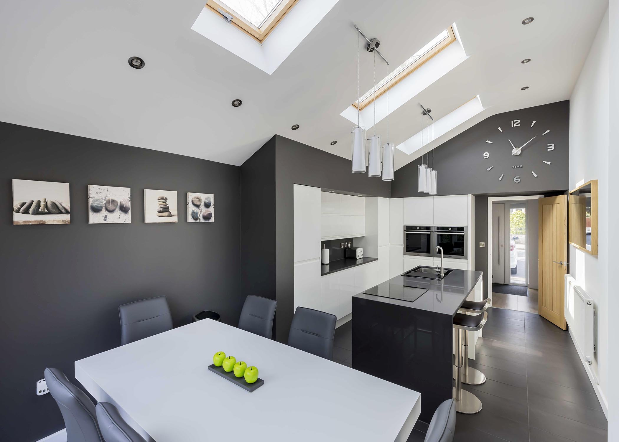 Dining dominant (2).jpg