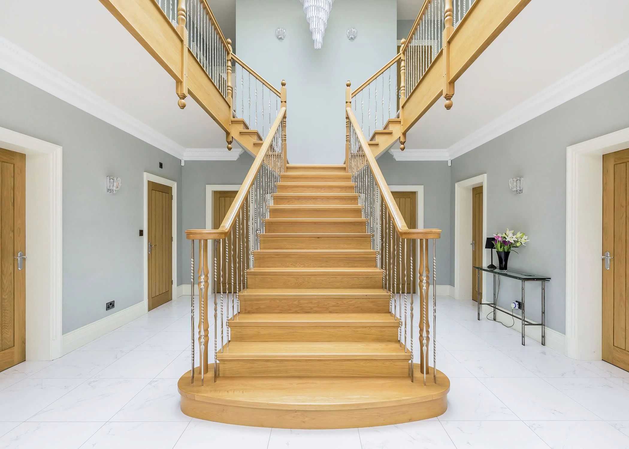 Landing & hallway (2).jpg