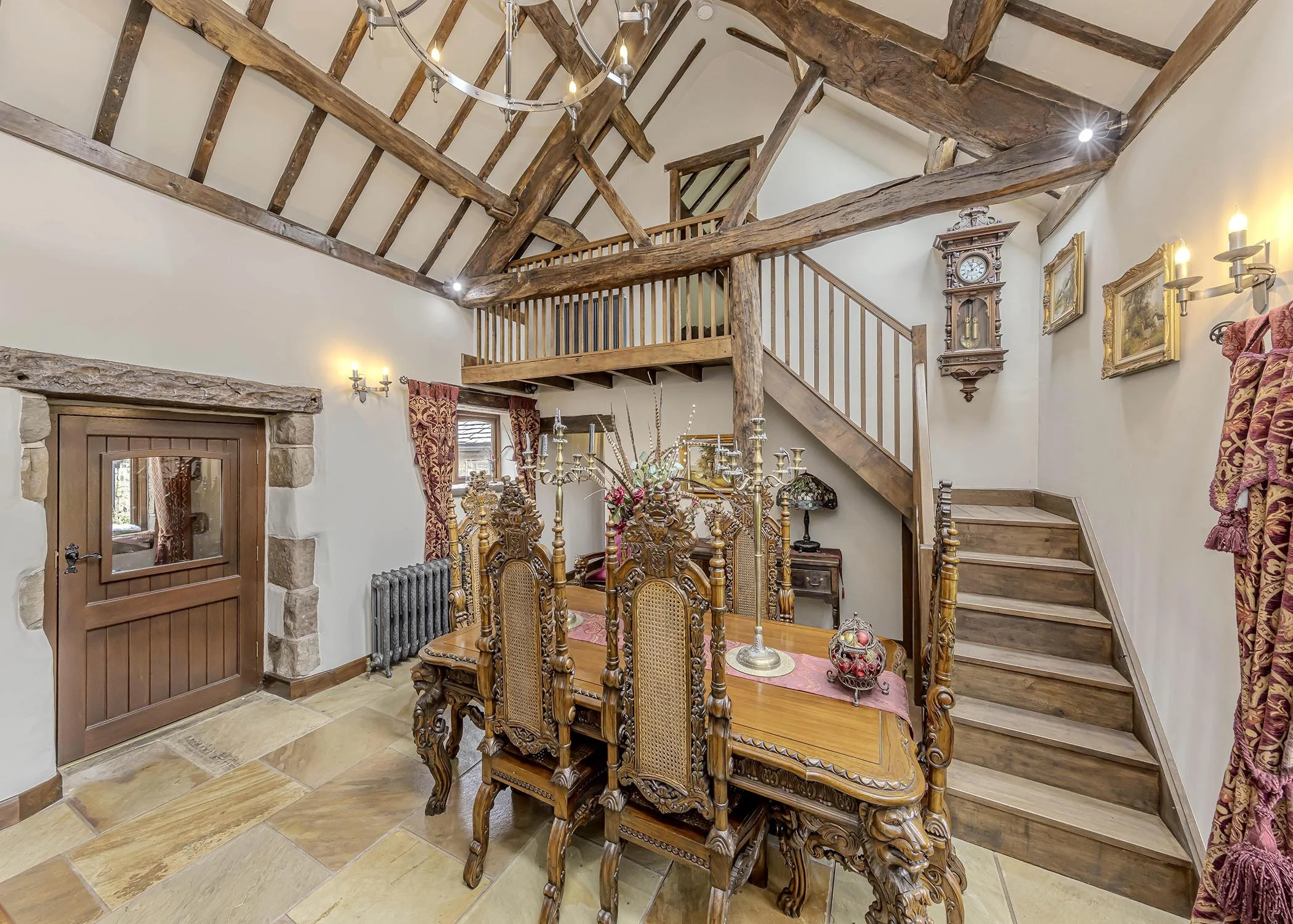 Dining dominant (16).jpg