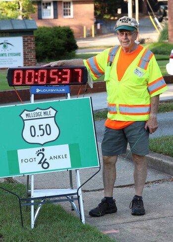 Mark (W0GZR) works the Milledge Mile race, July 2025.