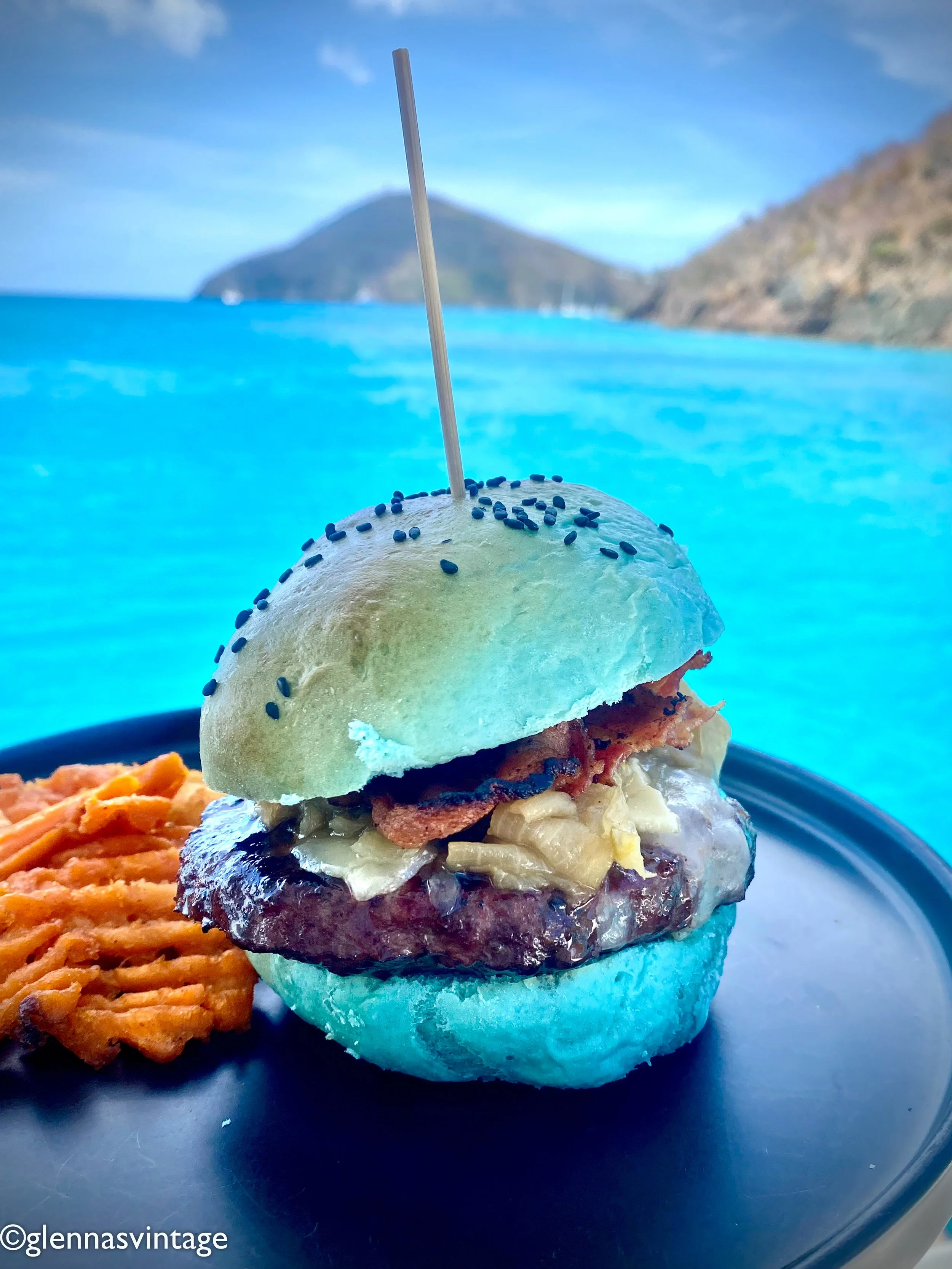 Blue bun burger copy.jpg