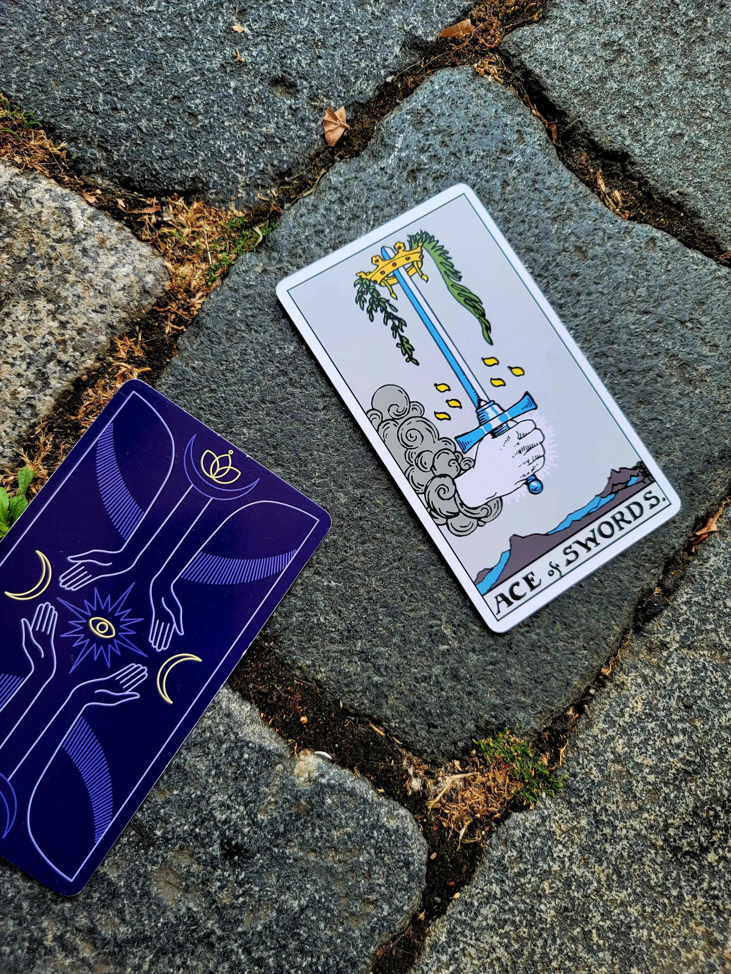 How to Connect with Your Tarot Cards