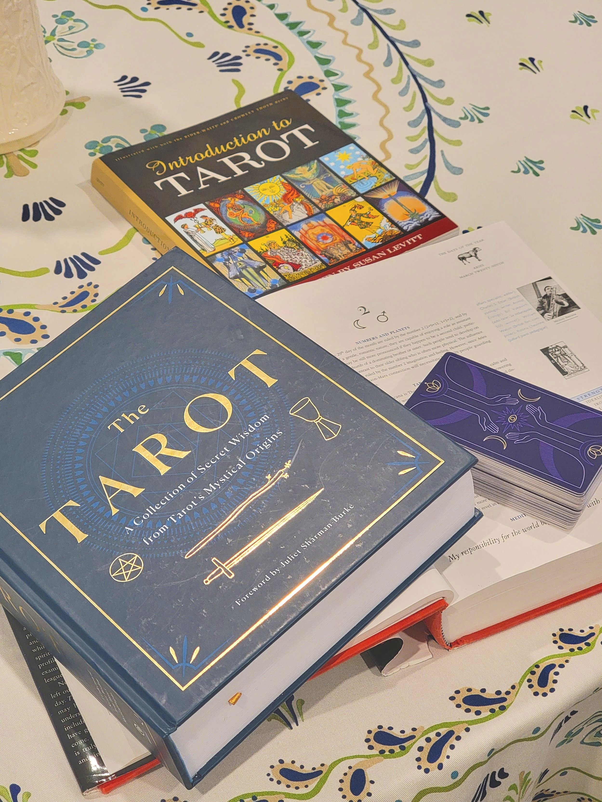  Are In-Person Tarot Classes or Web-based Courses better for Learning Tarot?