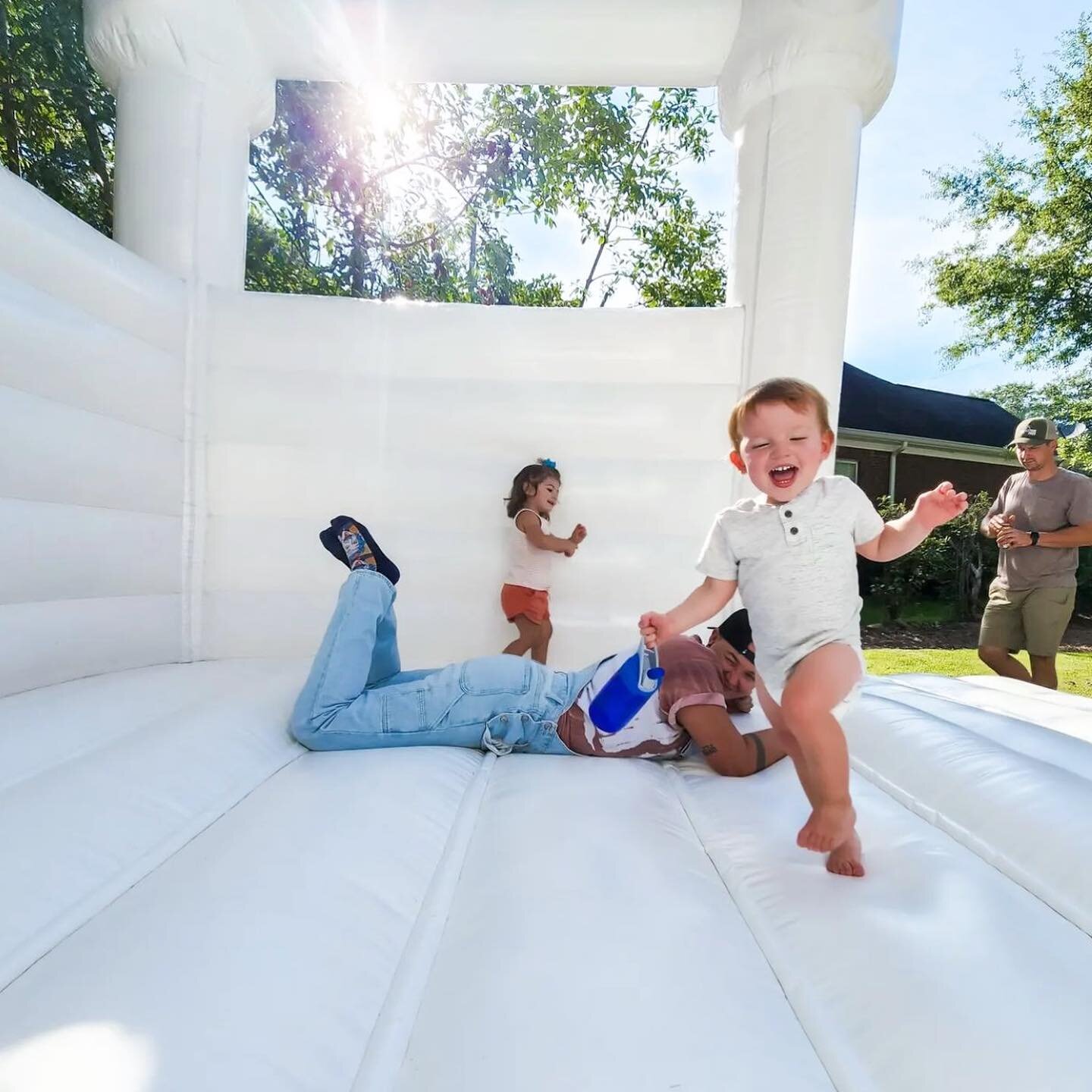 The sweetest housewarming celebration with @lea.w.taylor ! 🏡🤍 Being apart of your special moments will never get old for us.

(Ps. We love seeing these events through your eyes 📸) 

#thecolabouncehouse #colabouncehouse #columbiascbouncehouse #whit