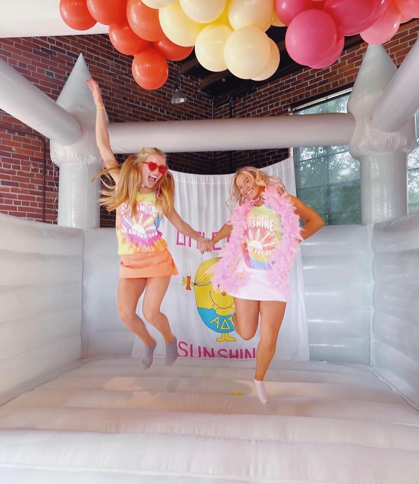 Walking on sunshine with @adpisouthcarolina last week was a lot of fun ☀️ 

🎈: @mommyeastcoast 
📍: @senatesend 

#bidday #colabouncehouse #thecolabouncehouse #columbiascbouncehouse #colascbouncehouse #whitebouncehouse #columbiasouthcarolina #uofsc 