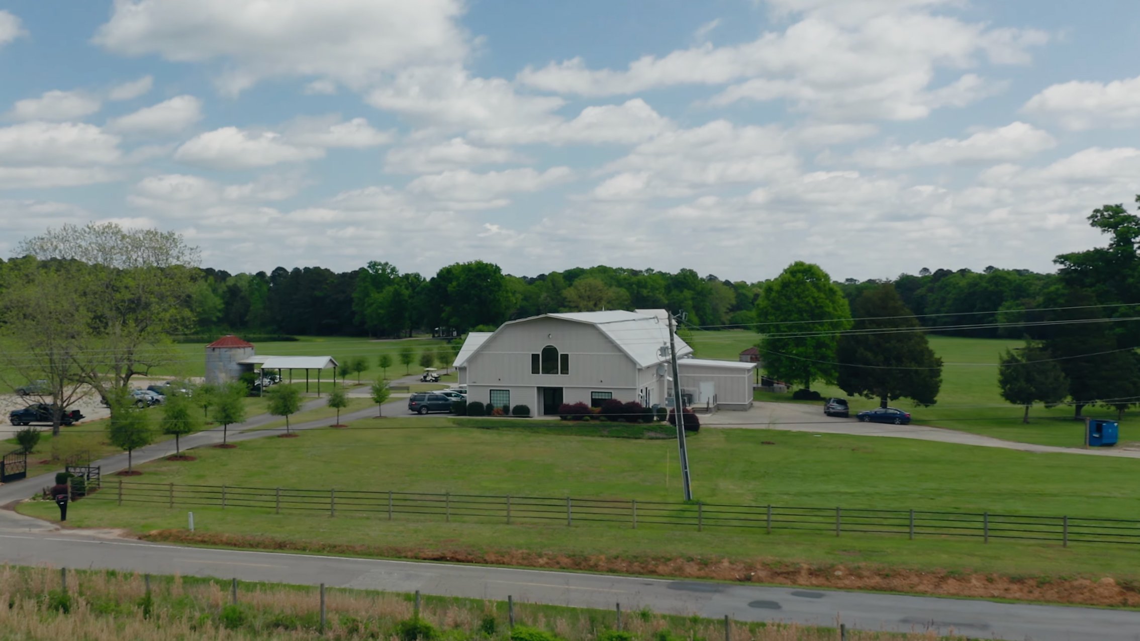 Anna &amp; Zach’s Wedding at Tin Roof Farms