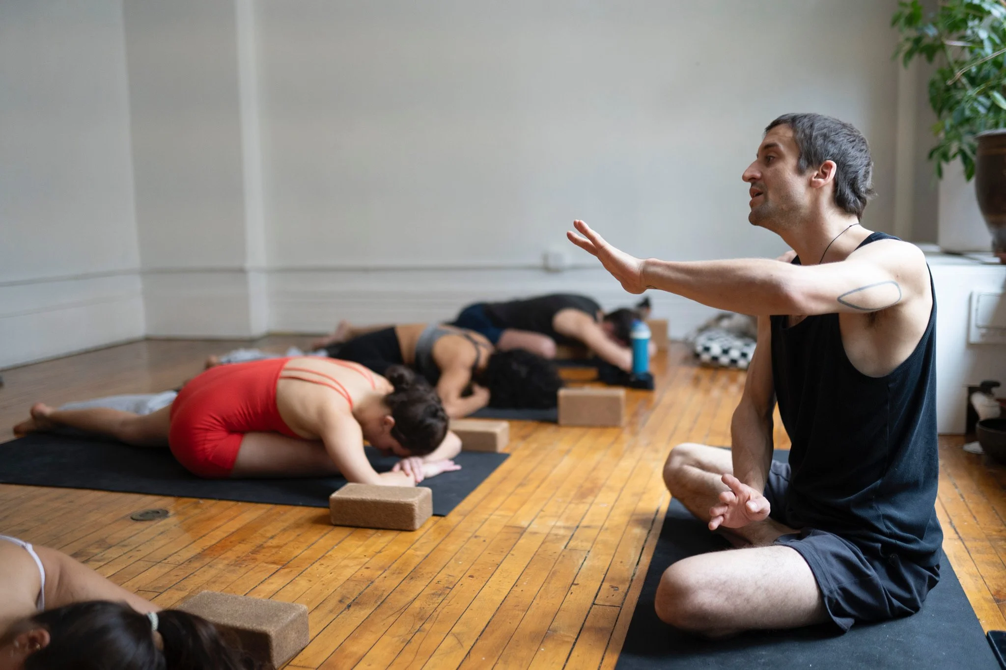 yoga teacher class nomad