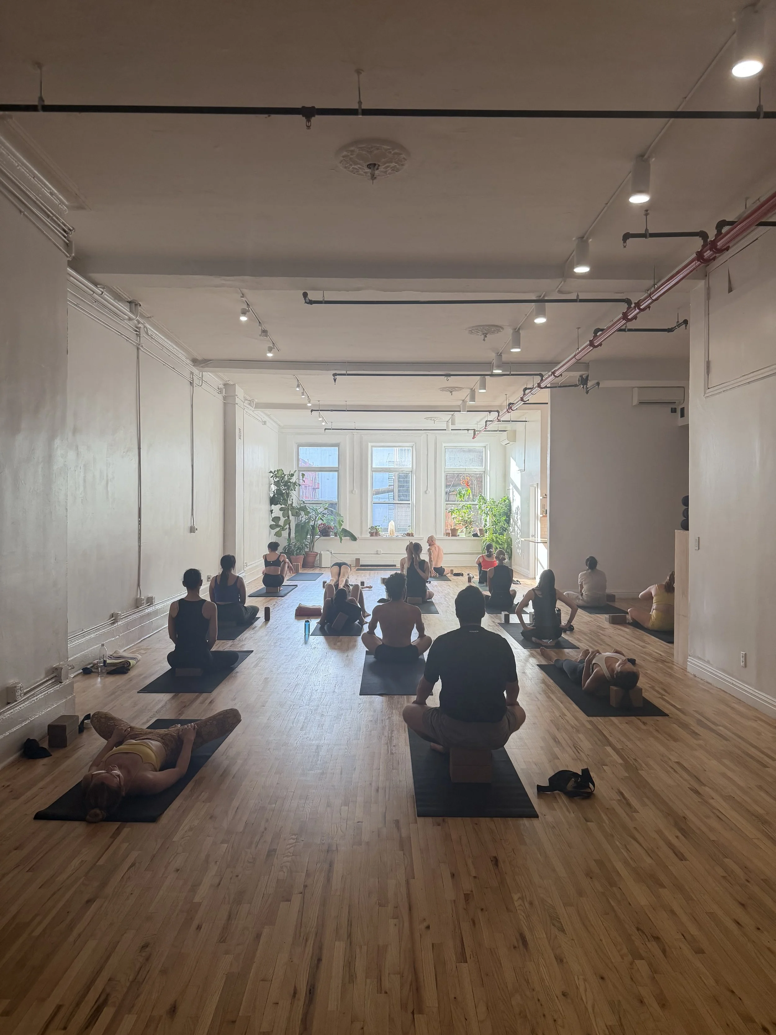 students coming in for a core strengthening yoga class in manhattan